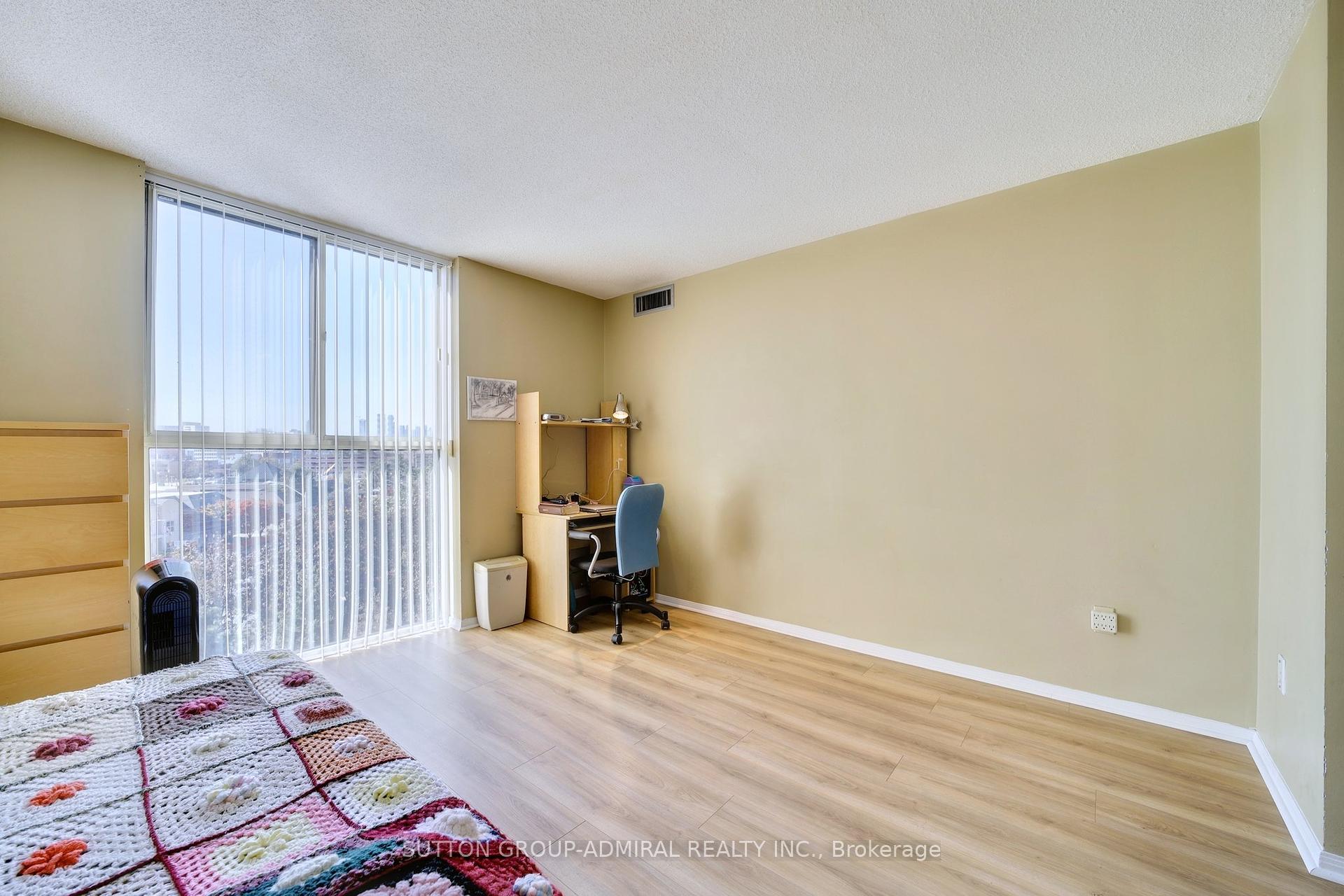 2 Bedrooms Condo at 2091 Hurontario, Mississauga For sale