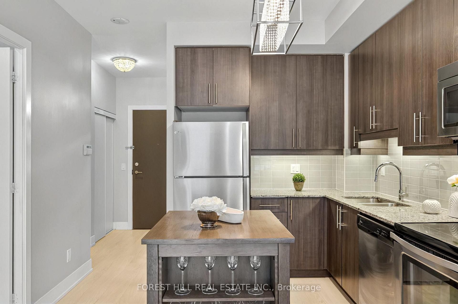 2 Bedrooms Condo at 68 Merton, Toronto For sale