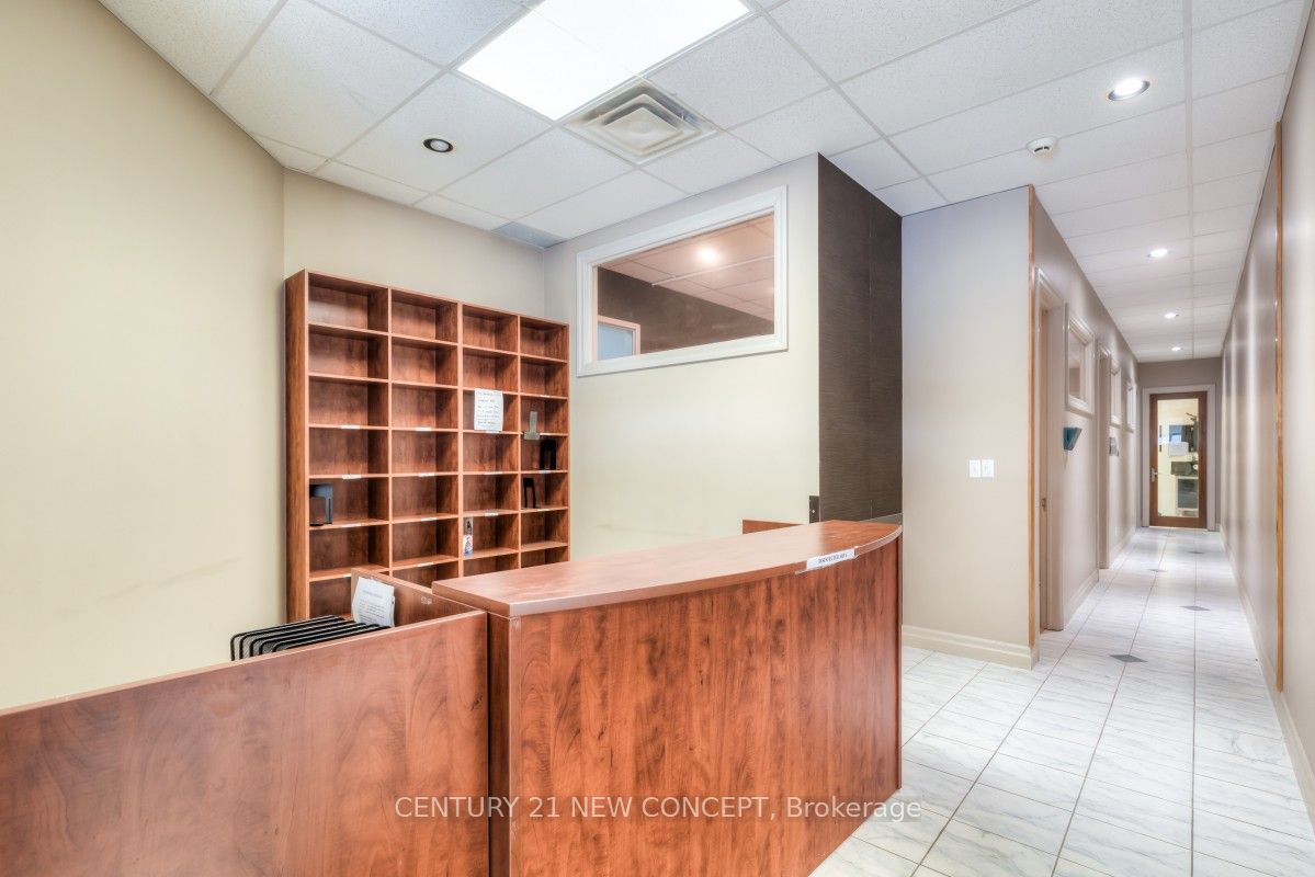 4250 Weston Road, #100 & Part of 101