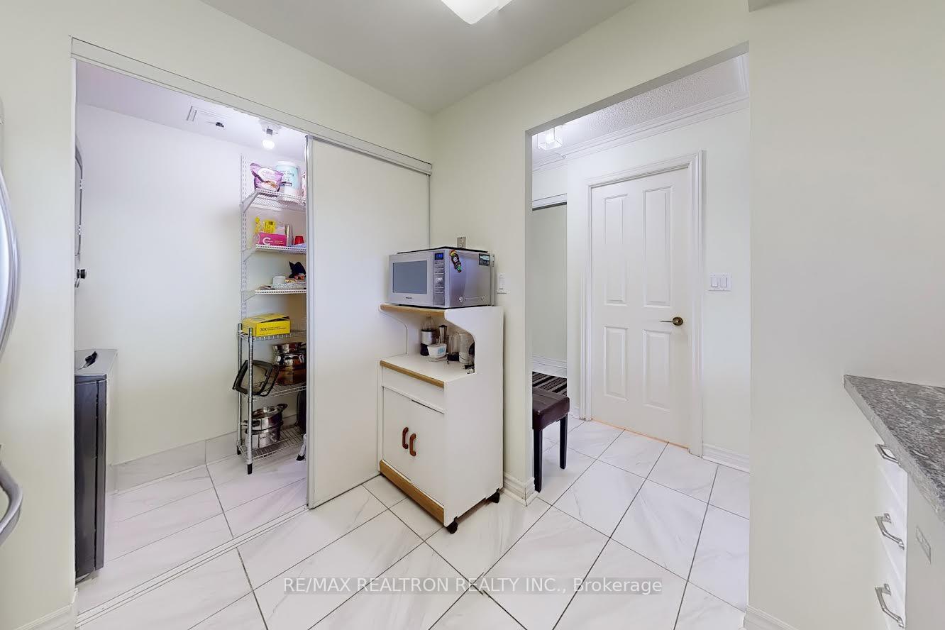 3 Bedrooms Condo at 68 Corporate, Toronto For sale