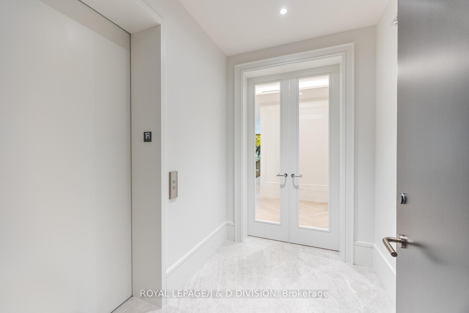 2 Bedrooms Condo at 7 Dale, Toronto For sale
