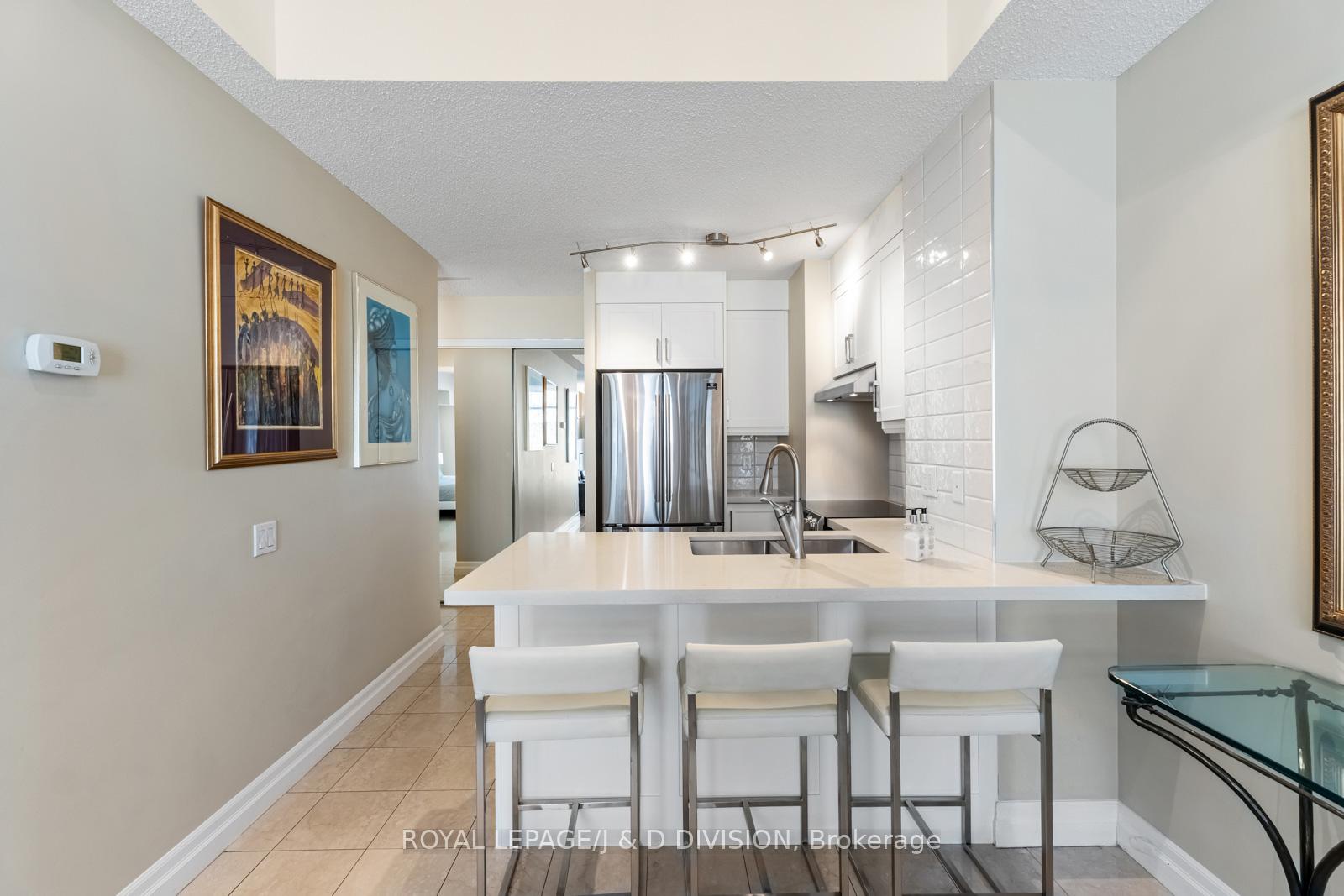 2 Bedrooms Condo at 500 Queens,  Toronto For sale
