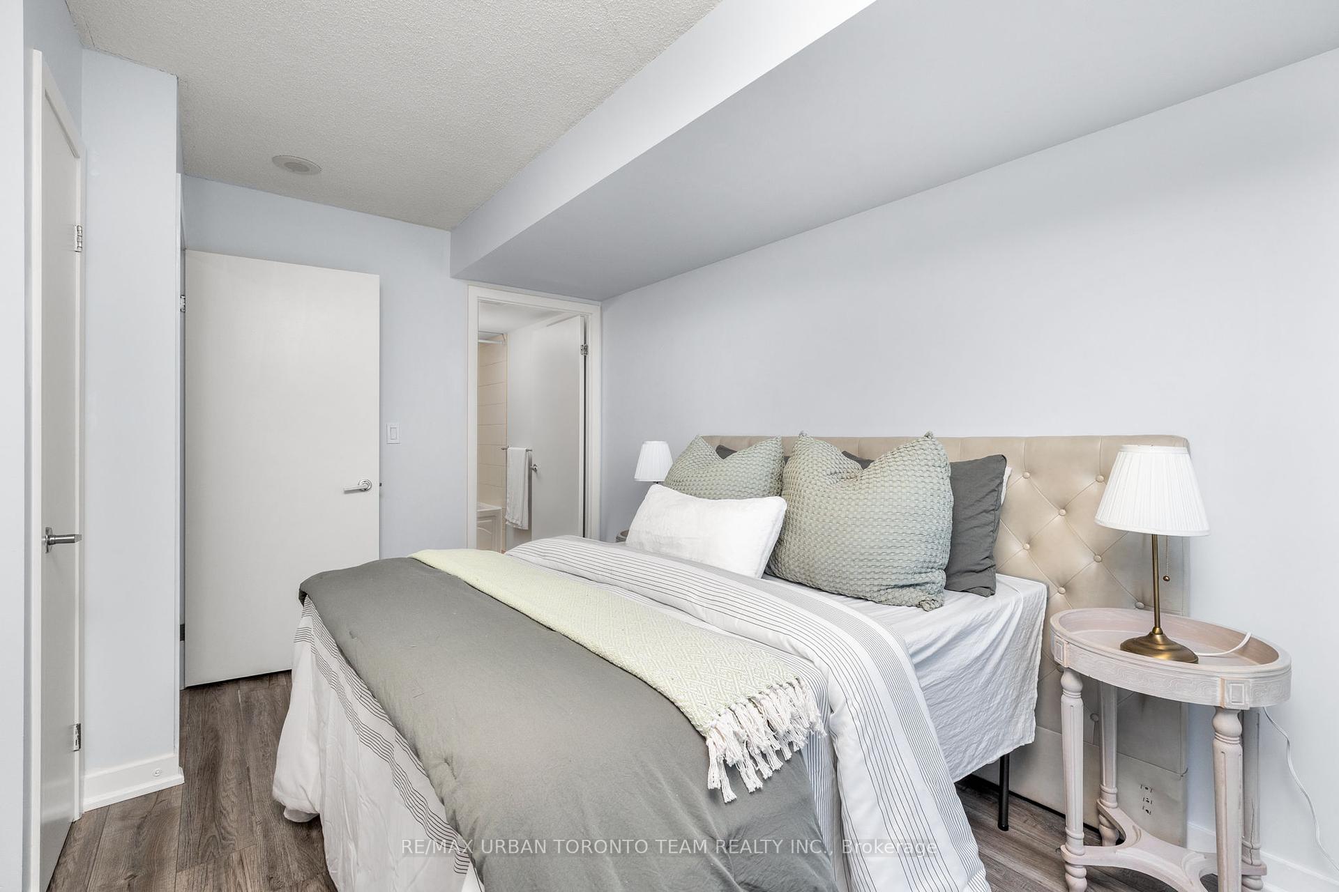 3 Bedrooms Condo at 81 Navy Wharf,  Toronto For sale