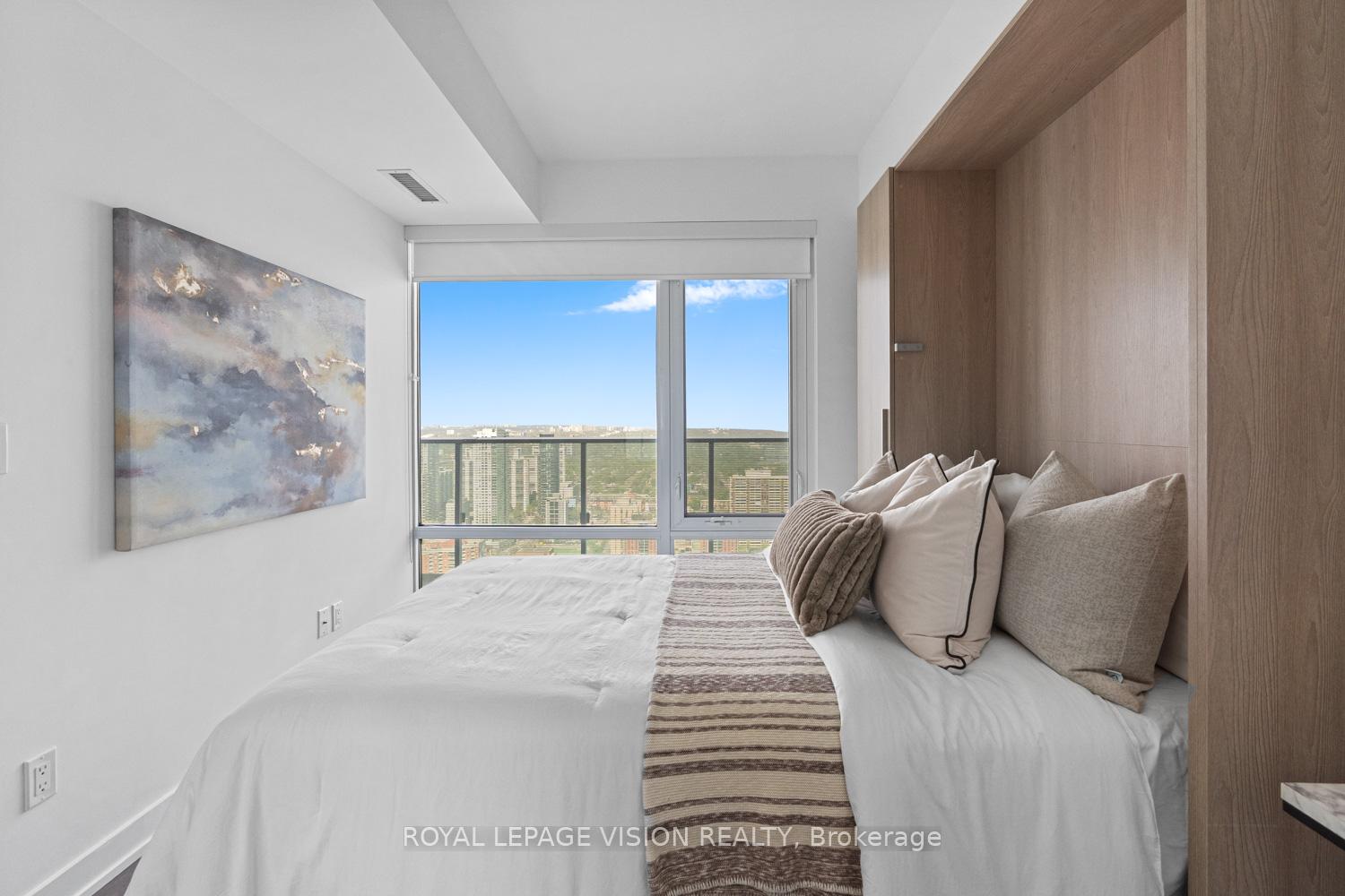 2 Bedrooms Condo at 501 Yonge, Toronto For sale