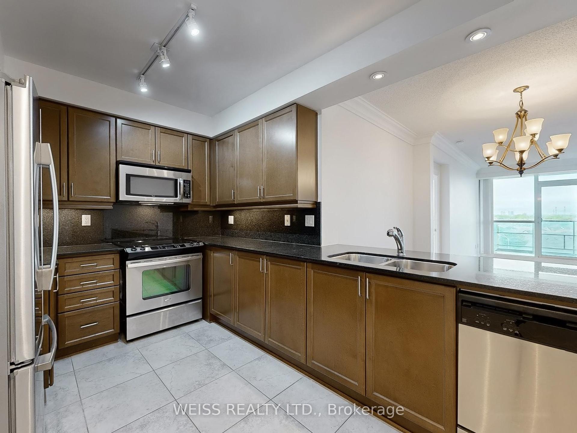 3 Bedrooms Condo at 88 Promenade, Vaughan For sale