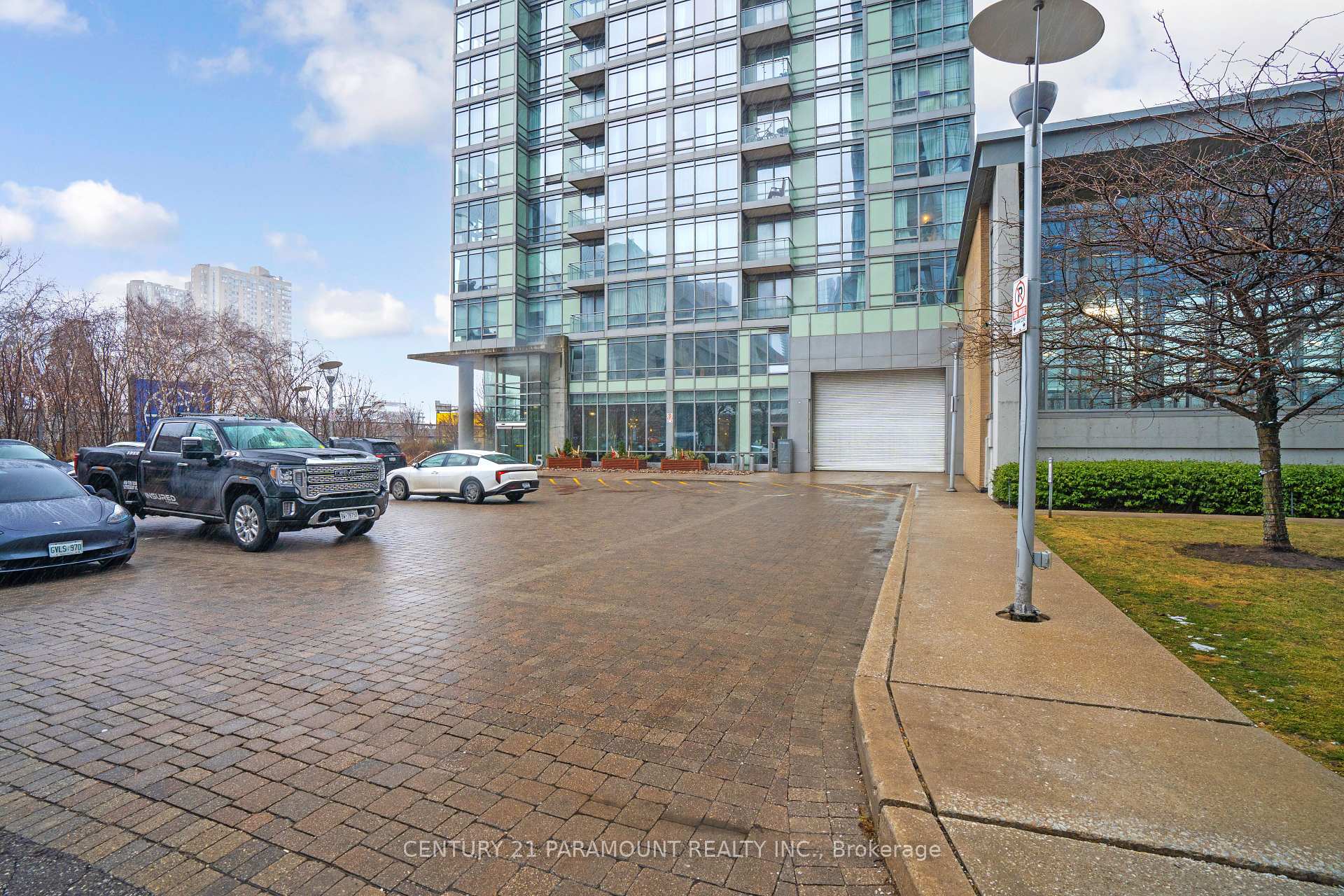 1 Bedroom Condo at 5 Mariner,  Toronto For sale