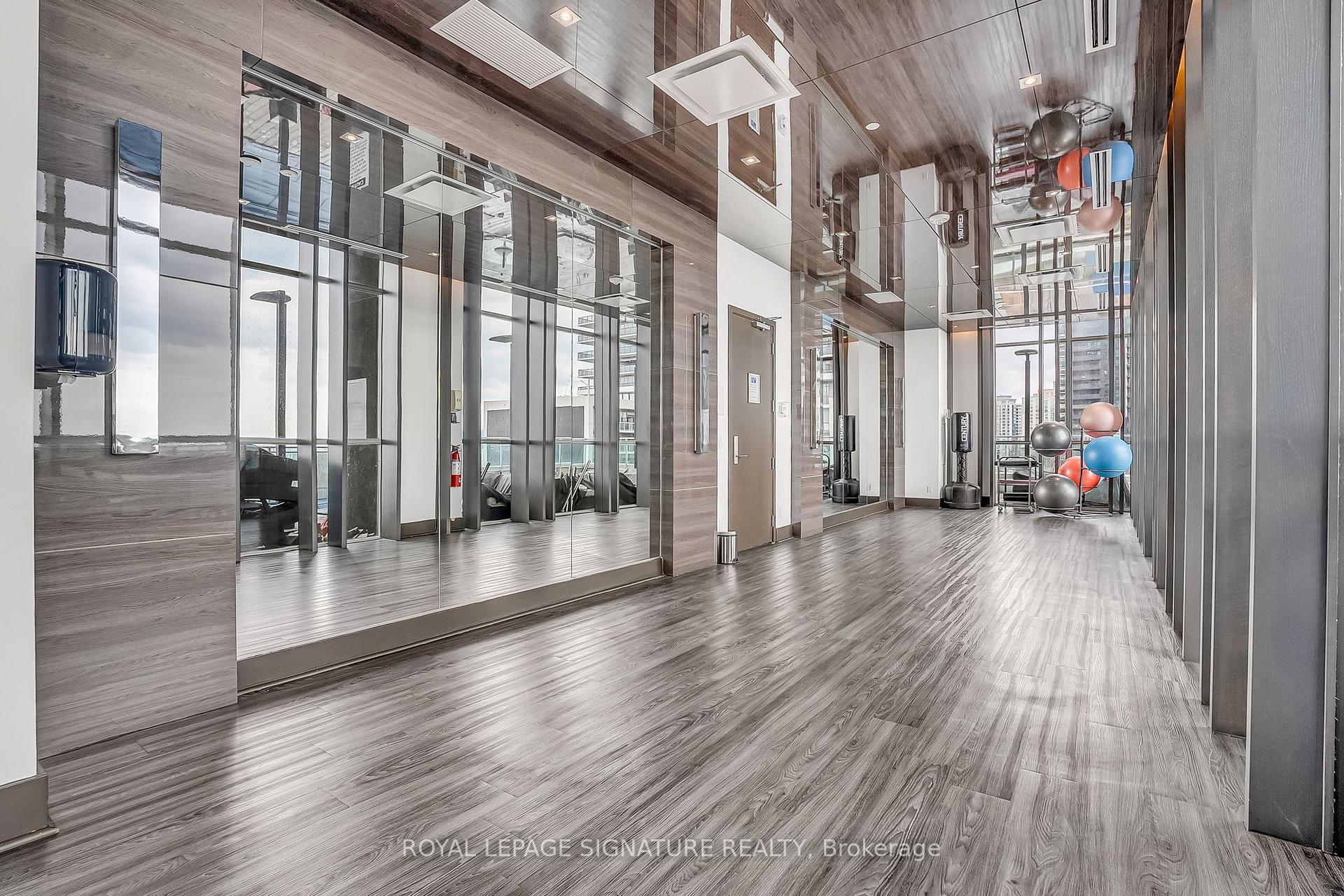 1 Bedroom Condo at 33 Shore Breeze,  Toronto For sale