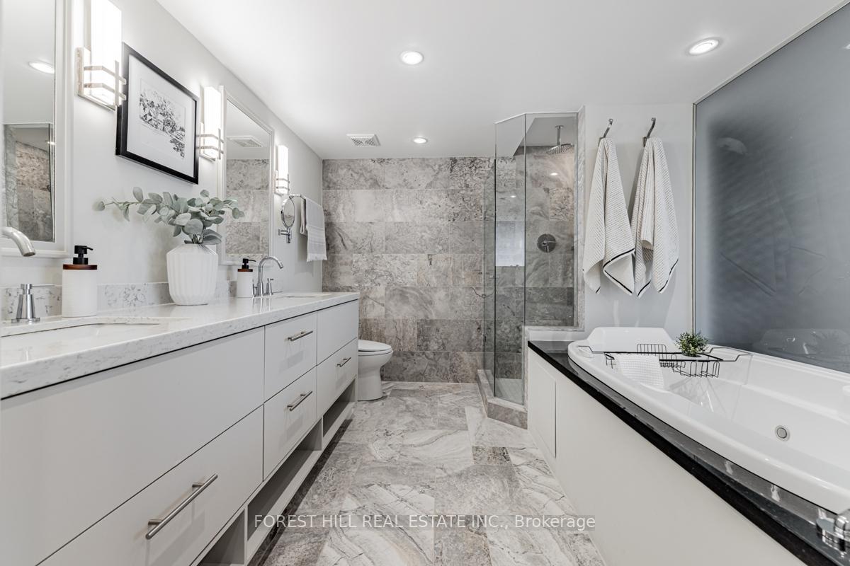 2 Bedrooms Condo at 175 Cumberland, Toronto For sale