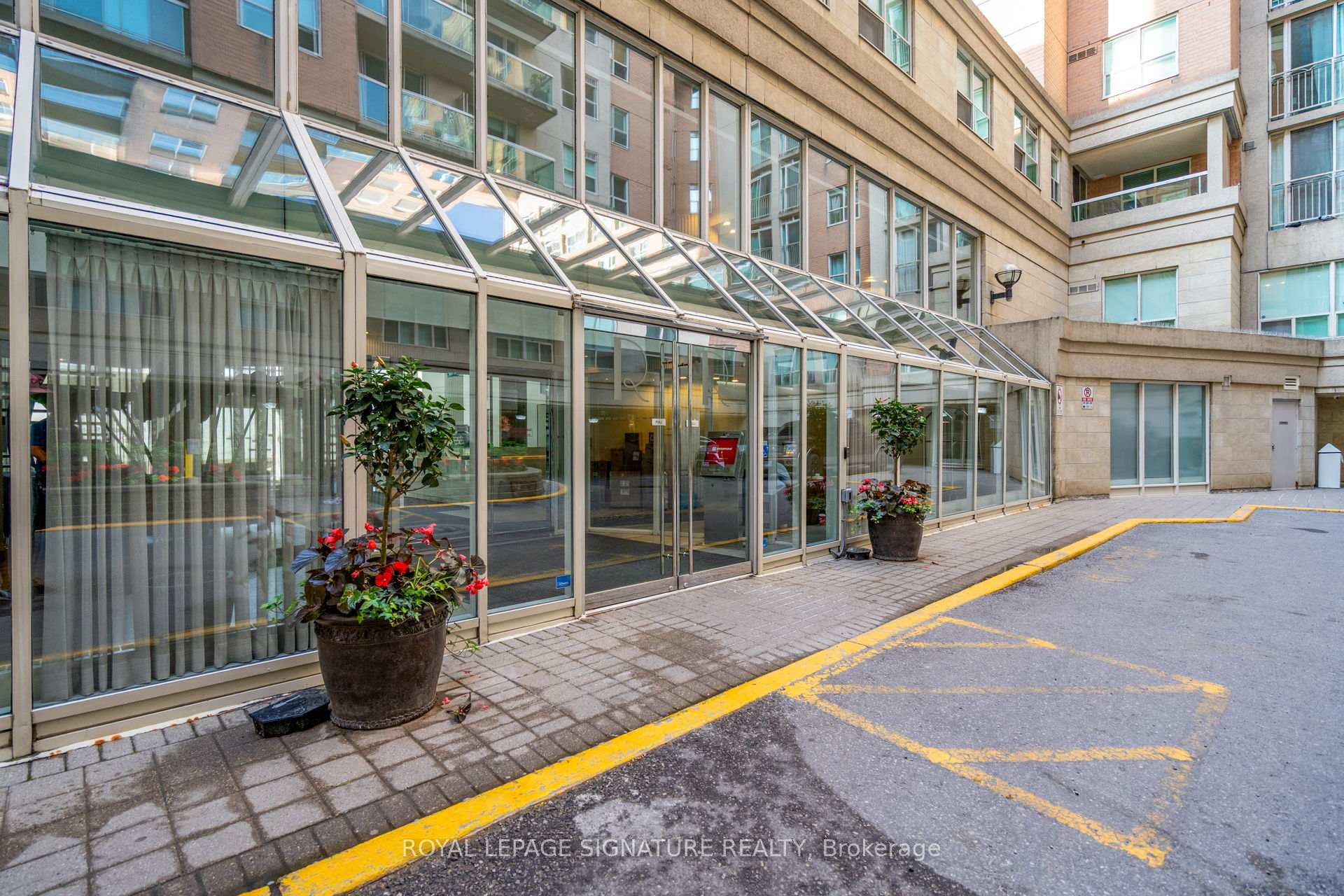 2 Bedrooms Condo at 323 Richmond, Toronto For sale