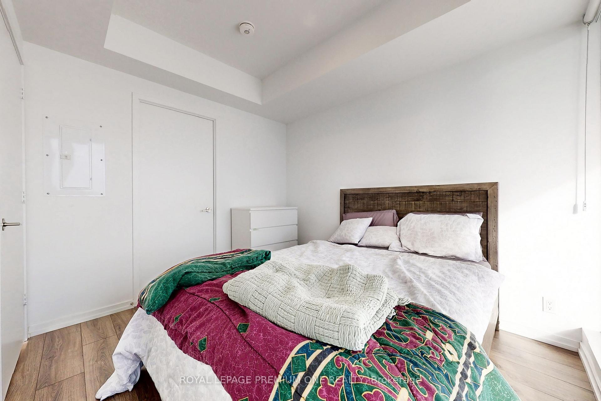 2 Bedrooms Condo at 1000 Portage,  Vaughan For sale
