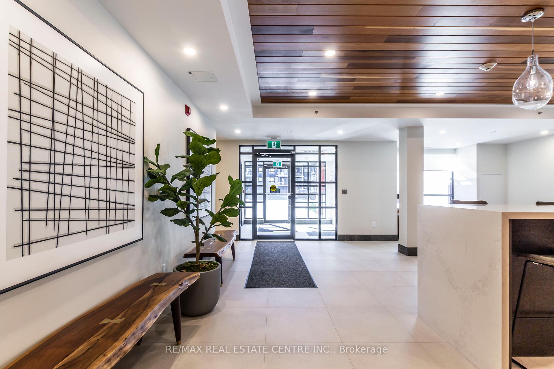 2 Bedrooms Condo at 340 Plains, Burlington For sale