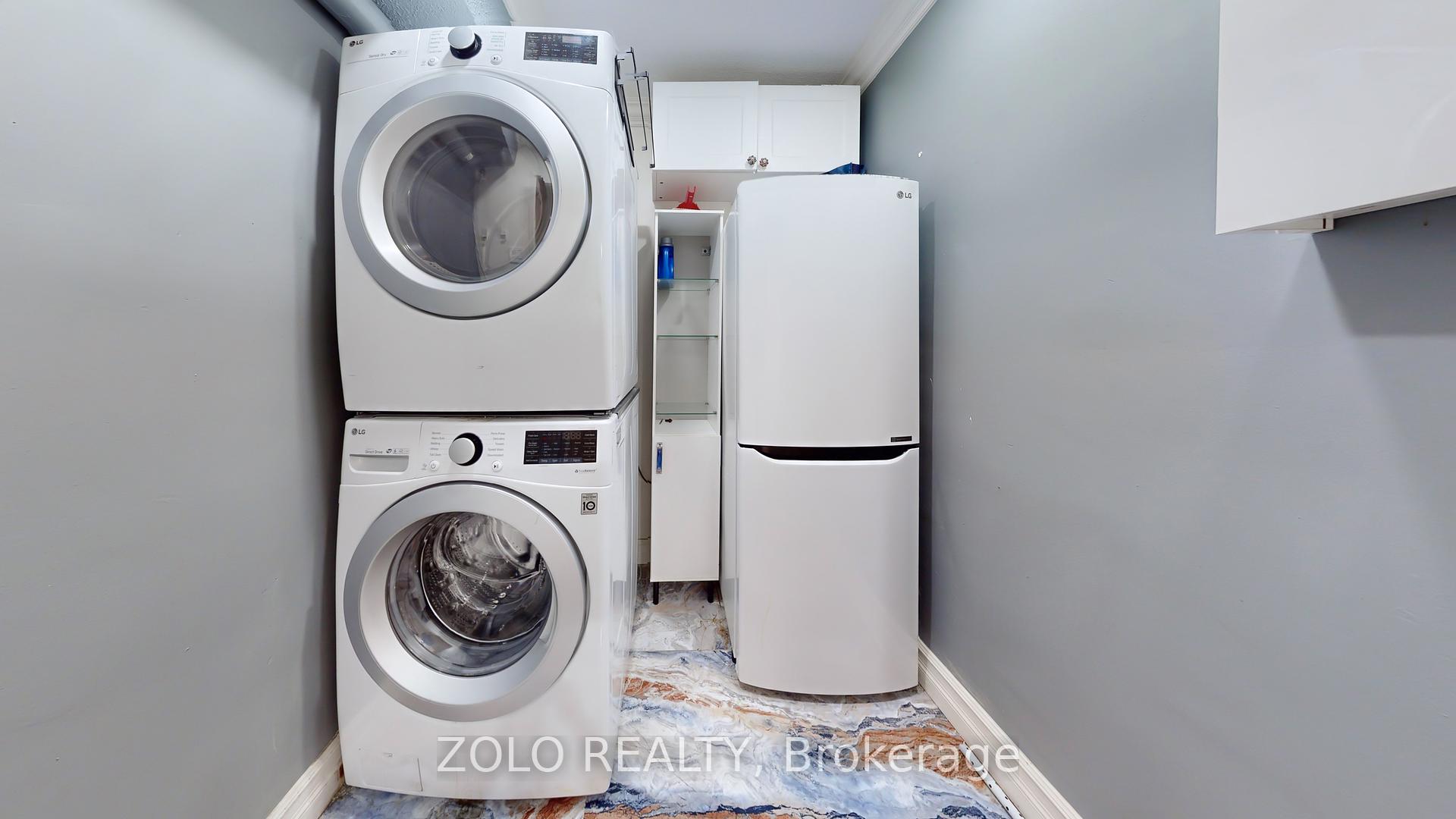4 Bedrooms Condo at 627 The West Mall, Toronto For sale