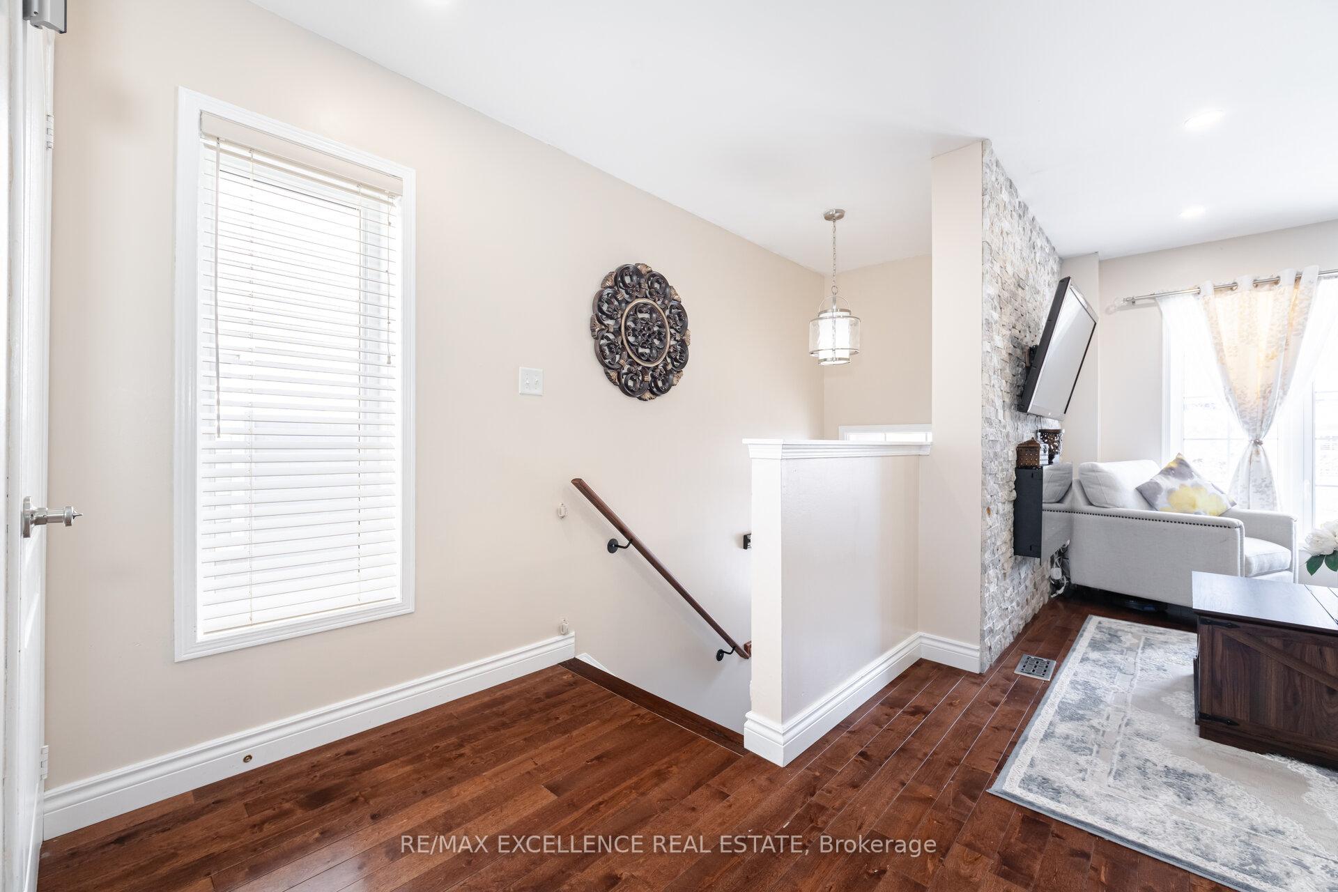 3 Bedrooms Condo at 4950 Albina, Mississauga For sale