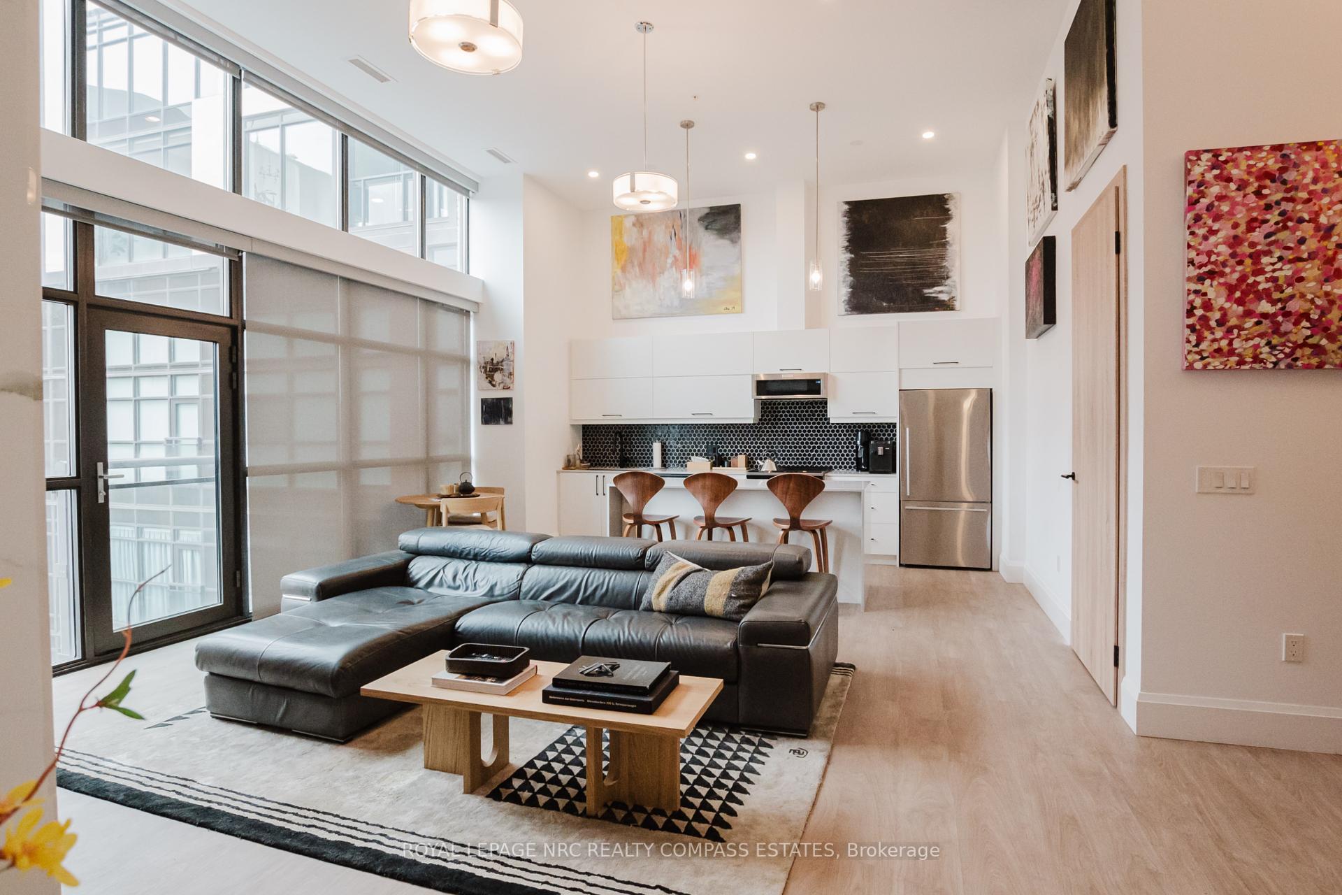 2 Bedrooms Condo at 118 King,  Hamilton For sale