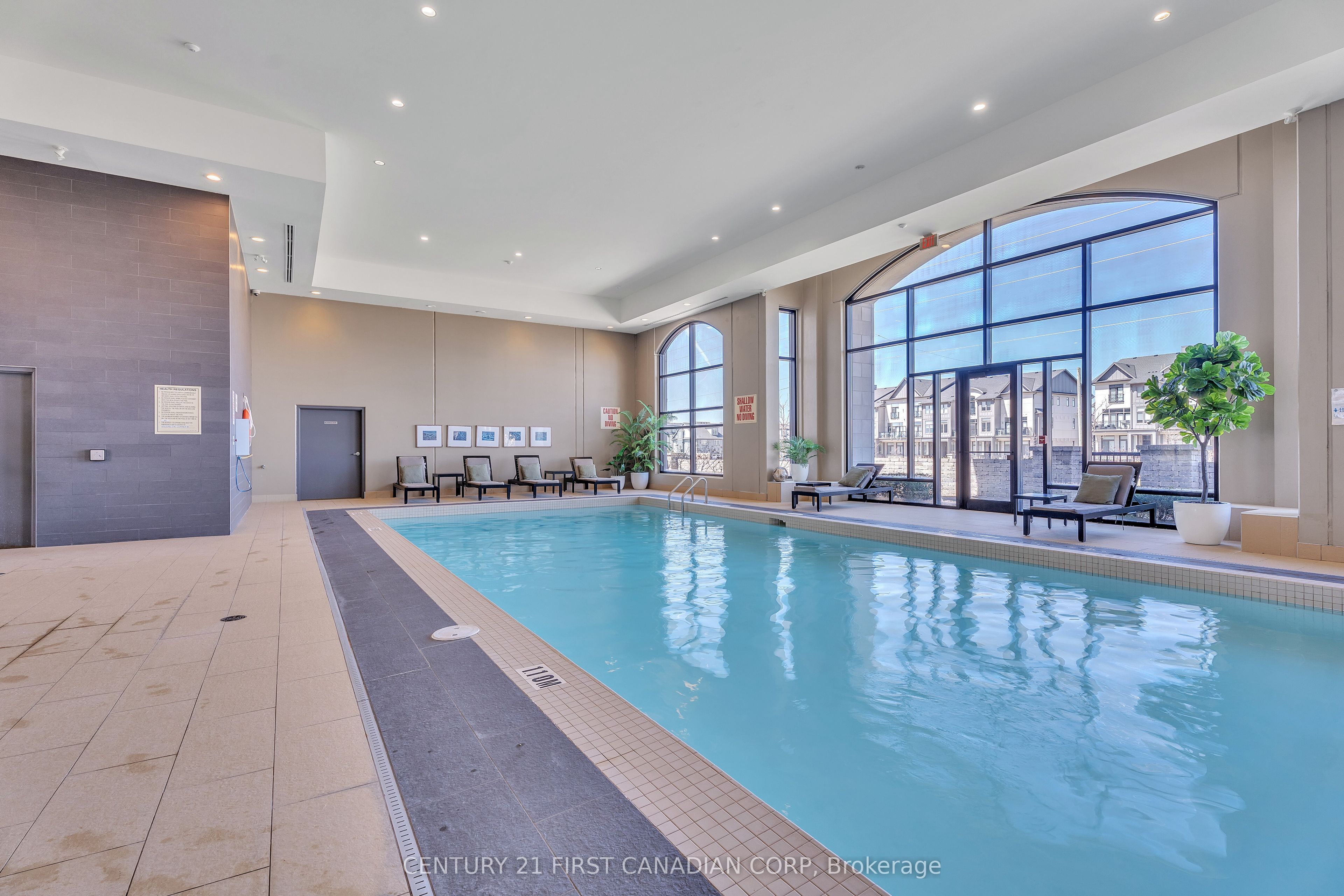 240 Villagewalk Boulevard, #812