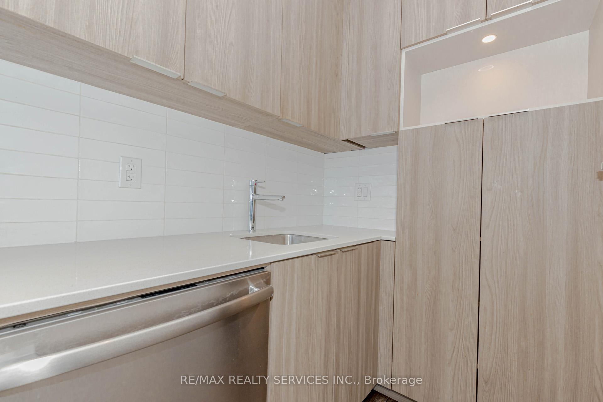 2 Bedrooms Condo at 2520 Eglington,  Mississauga For sale
