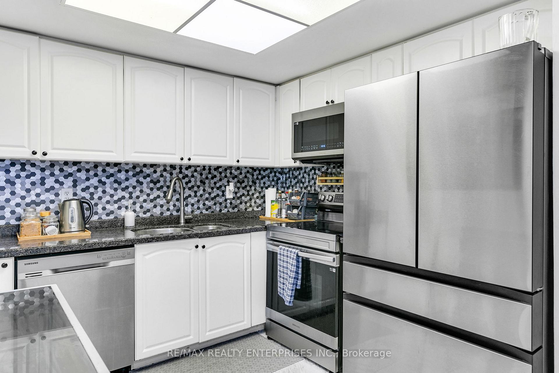 3 Bedrooms Condo at 1 Greystone Walk,  Toronto For sale