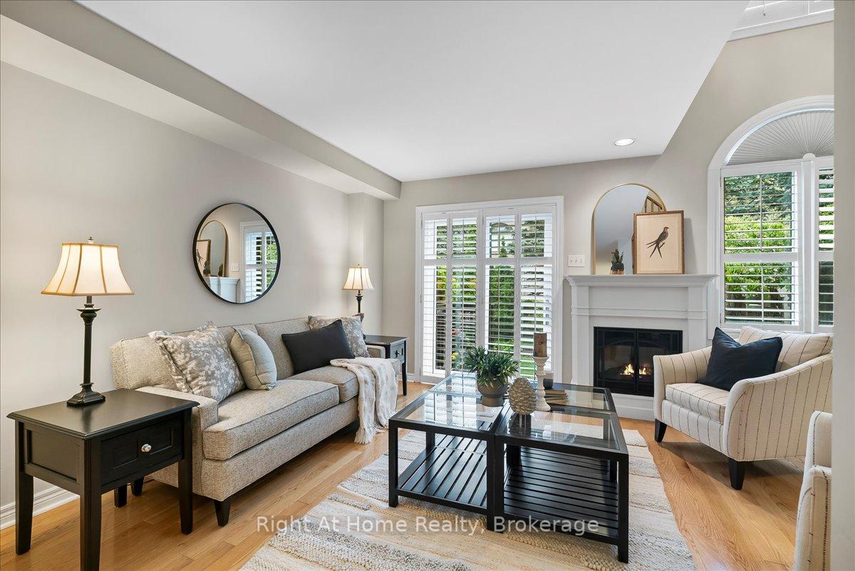 2 Bedrooms Condo at 2250 Rockingham, Oakville For sale