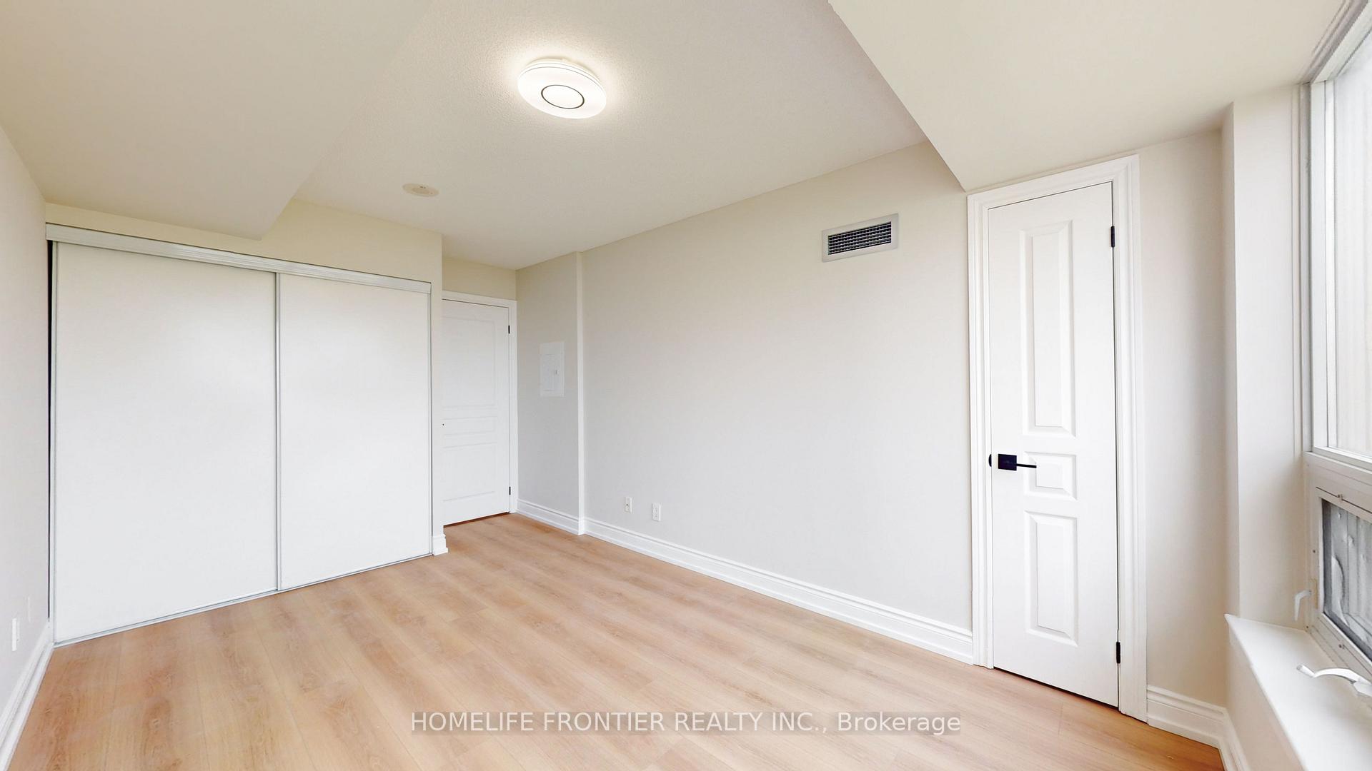 2 Bedrooms Condo at 7 North Park, Vaughan For sale