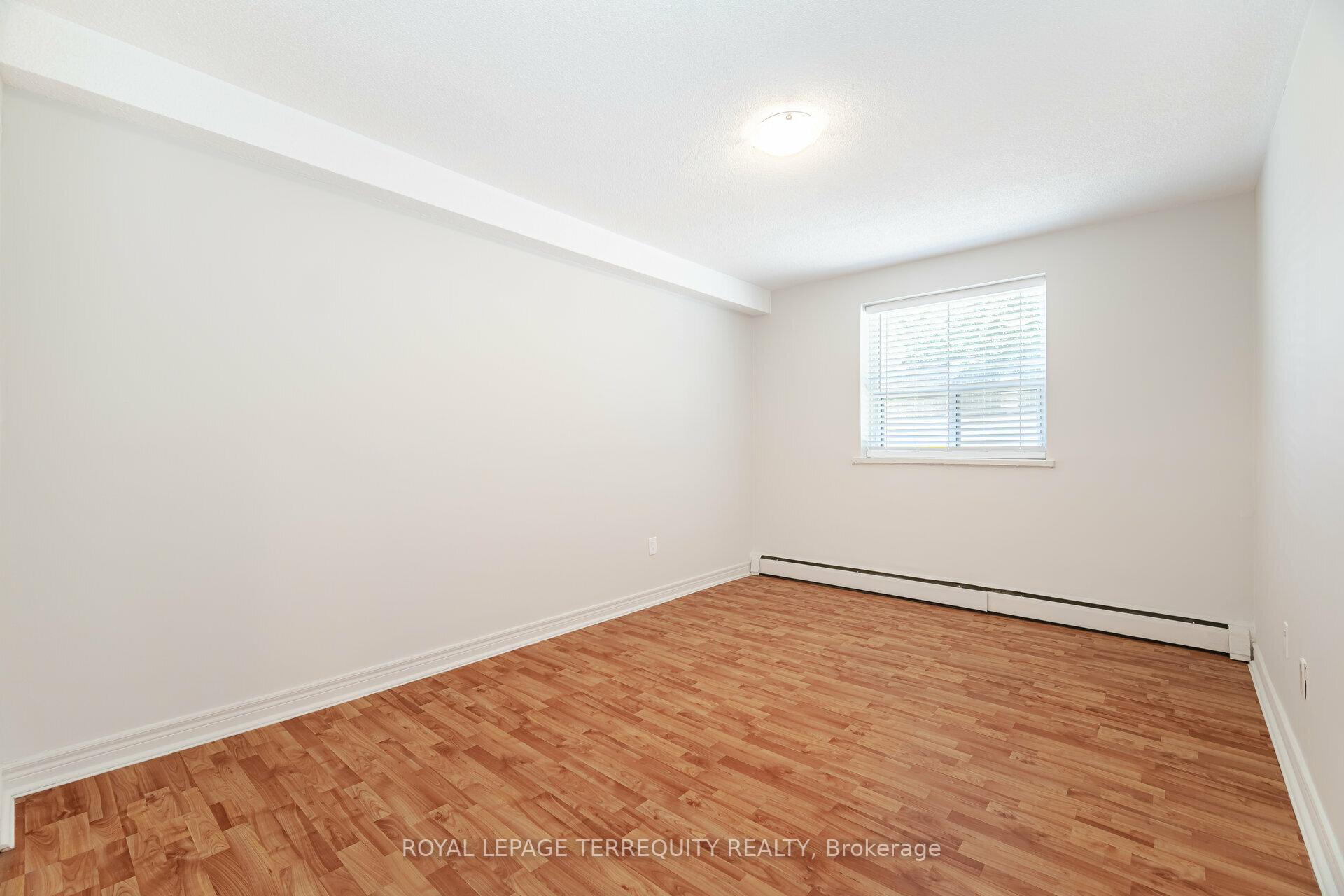 2 Bedrooms Condo at 81 Charlton, Hamilton For sale