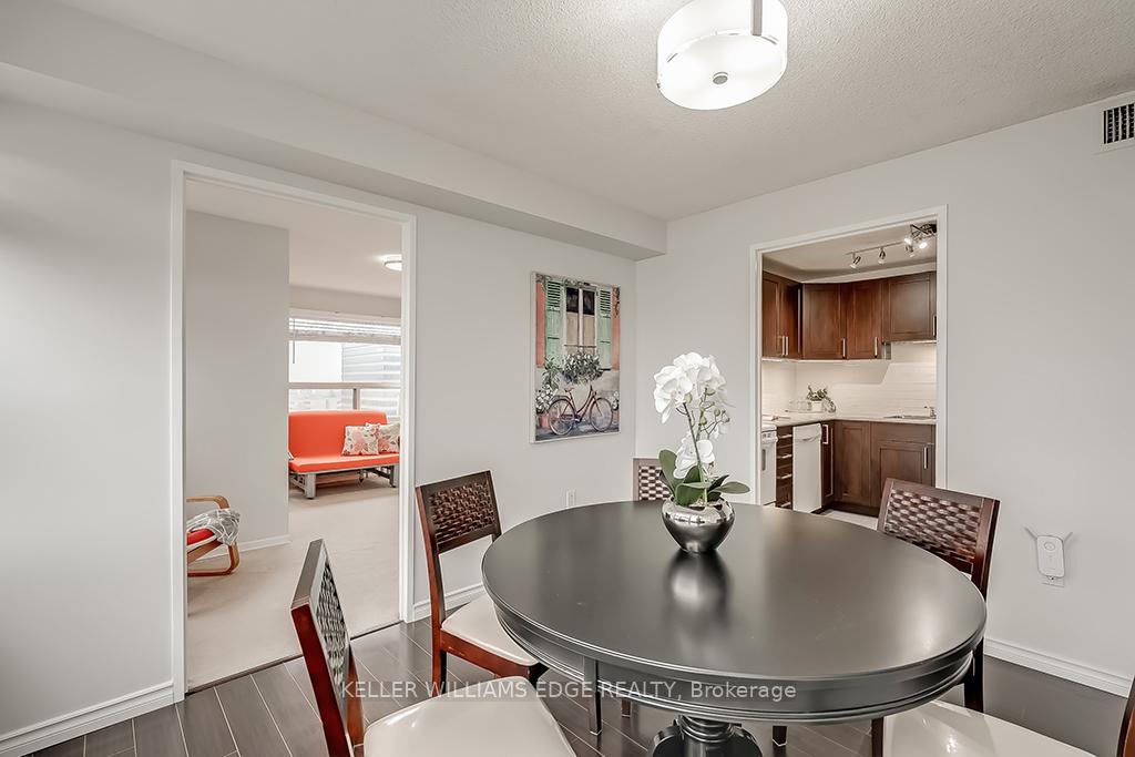 3 Bedrooms Condo at 475 The West Mall,  Toronto For sale
