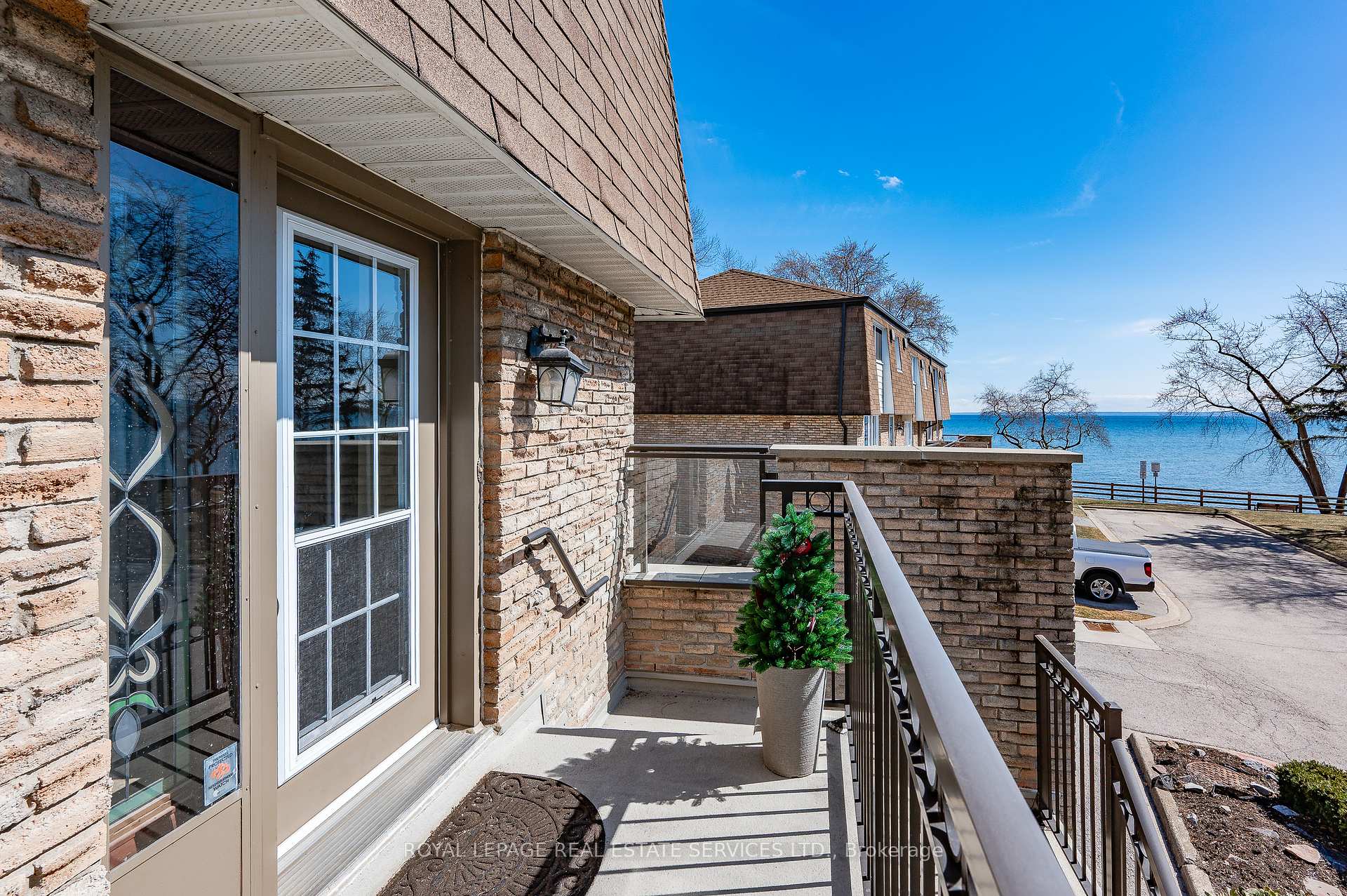 3 Bedrooms Condo at 2098 Marine,  Oakville For sale