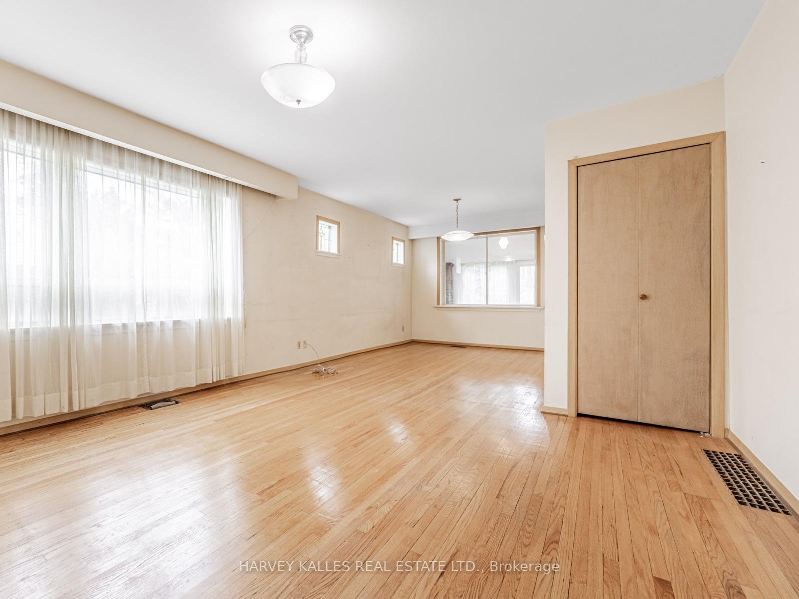 71 Mortimer Avenue