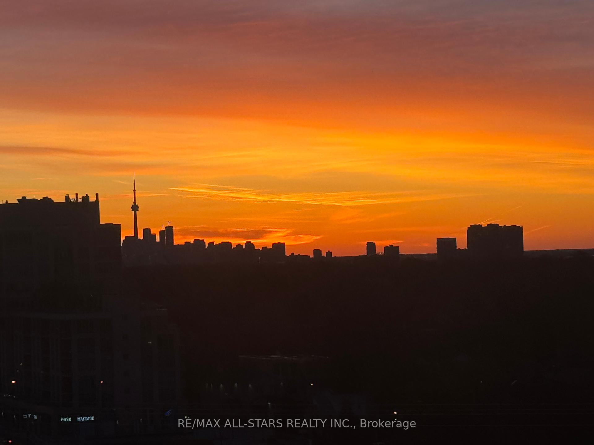 2 Bedrooms Condo at 5 Michael Power, Toronto For sale