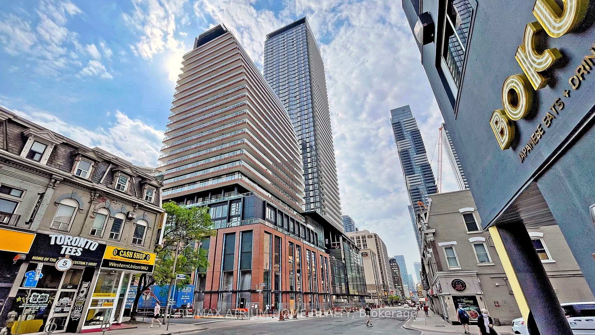 2 Bedrooms Condo at 501 Yonge, Toronto For sale
