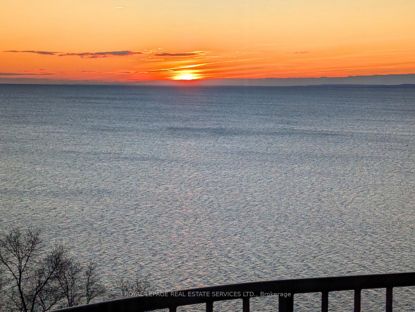 2 Bedrooms Condo at 2190 Lakeshore, Burlington For sale