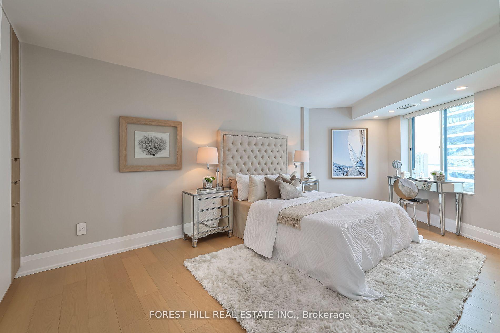 3 Bedrooms Condo at 33 University, Toronto For sale