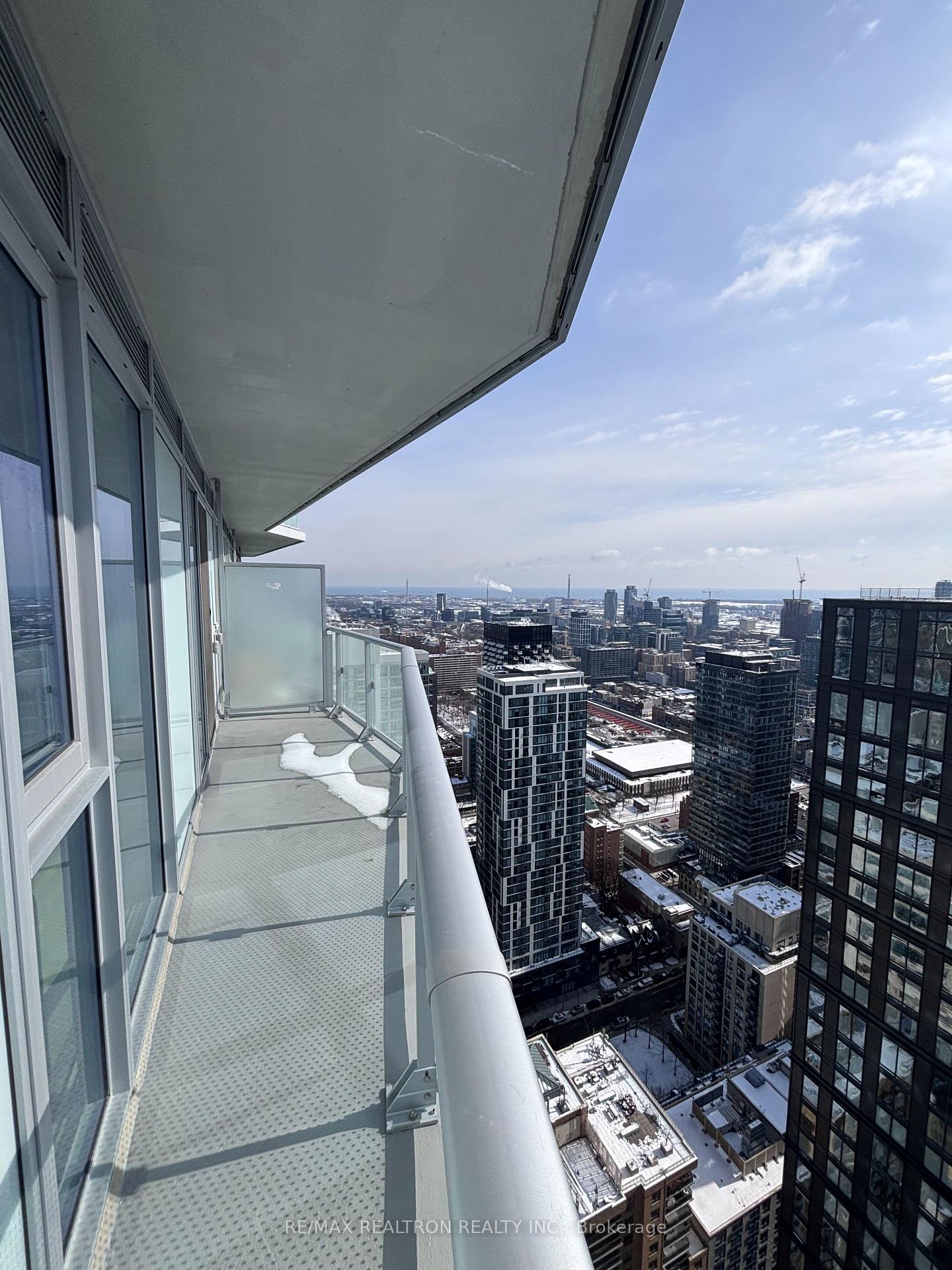 3 Bedrooms Condo at 100 Dalhousie, Toronto For sale