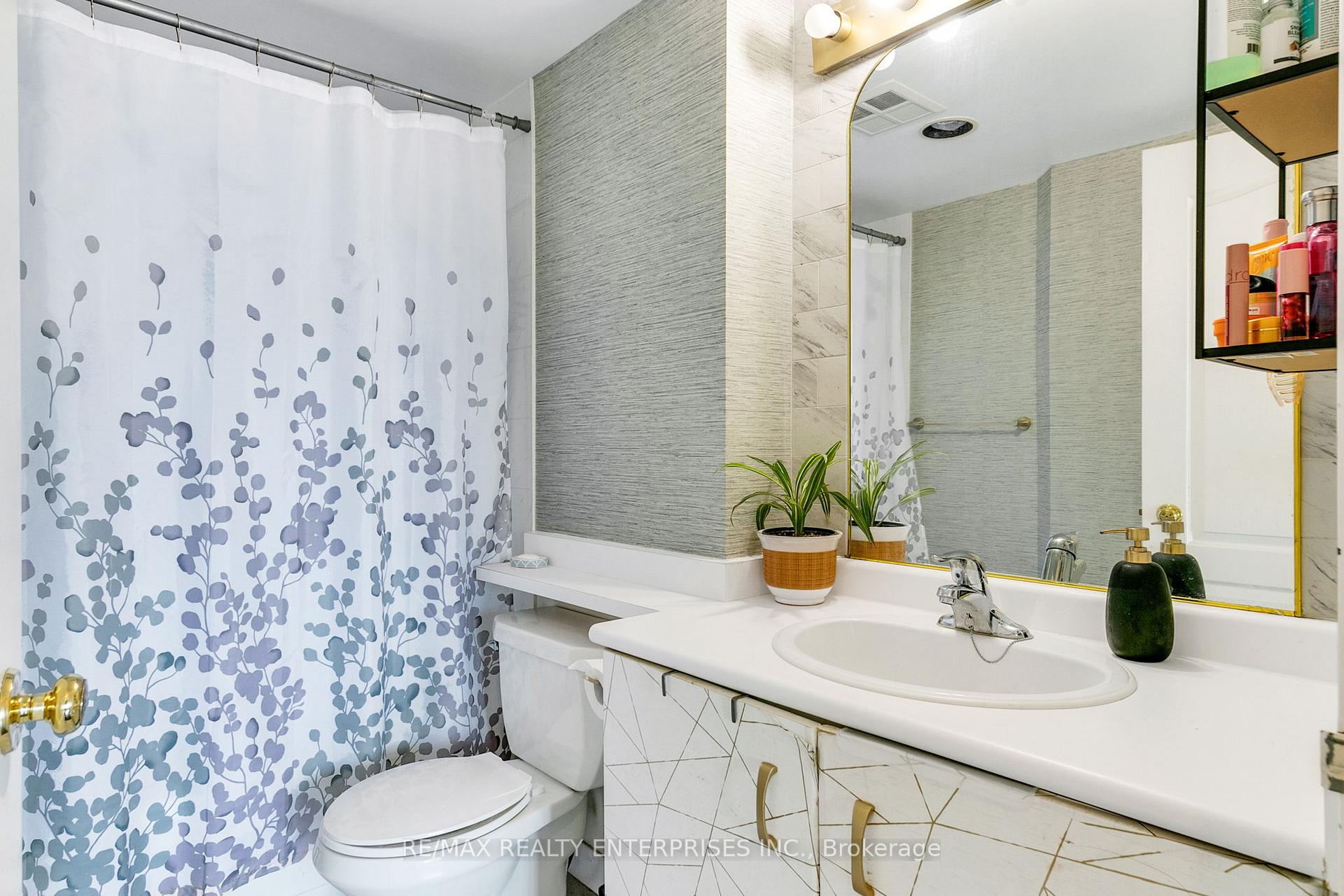 3 Bedrooms Condo at 1 Greystone Walk,  Toronto For sale