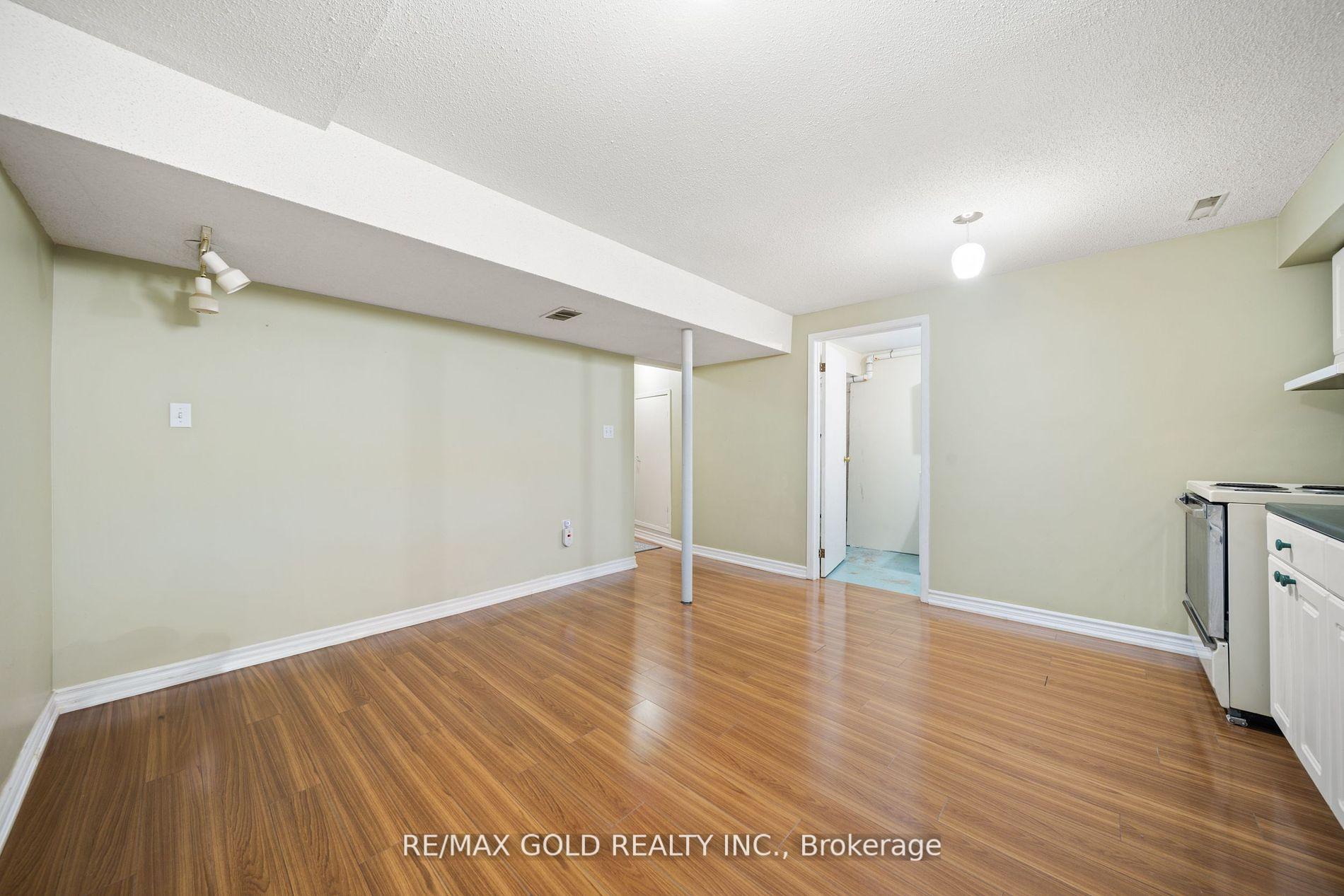 4 Bedrooms Condo at 1050 Shawnmarr, Mississauga For sale