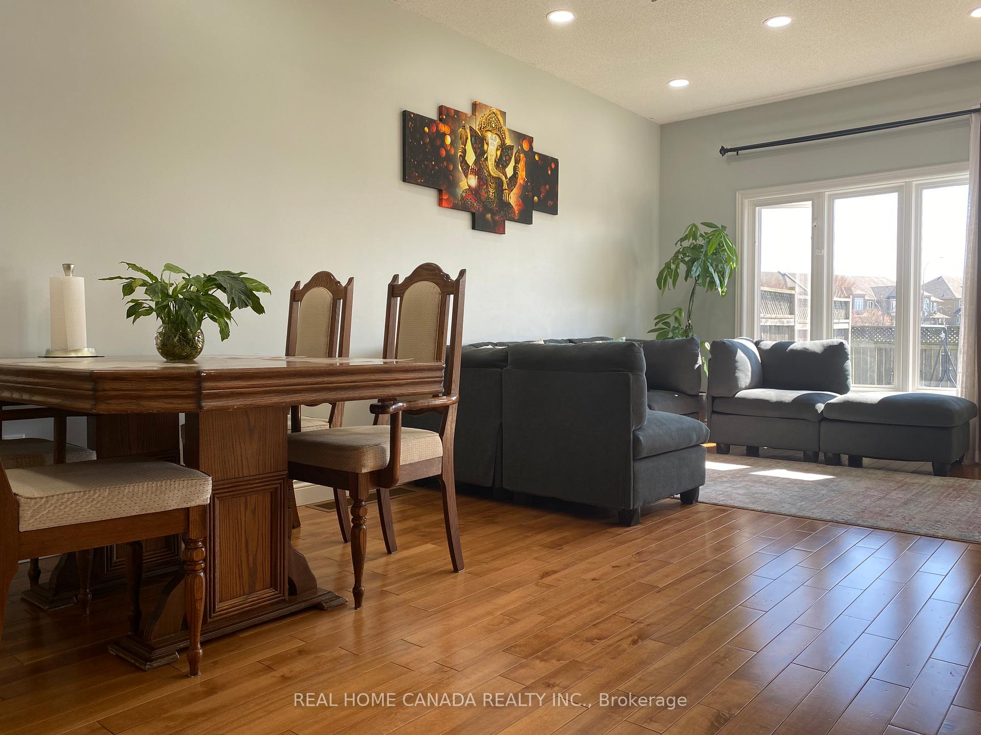 3 Bedrooms Condo at 370 Stonehenge,  Hamilton For sale