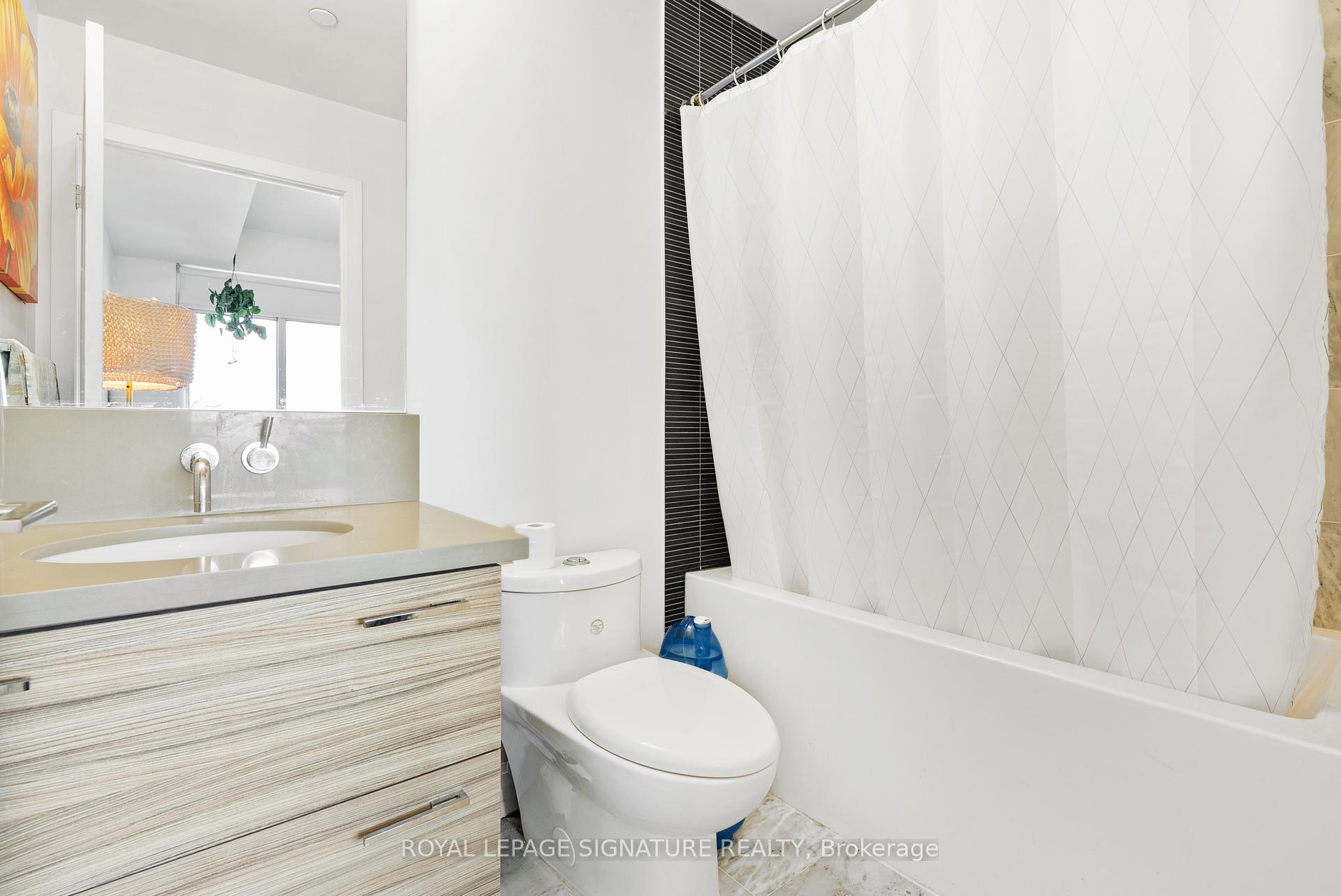 2 Bedrooms Condo at 33 Shore Breeze, Toronto For sale