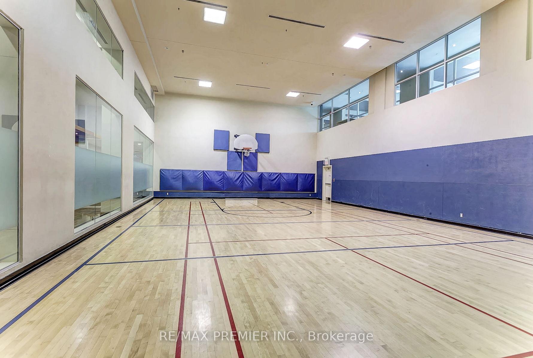 2 Bedrooms Condo at 381 Front,  Toronto For sale