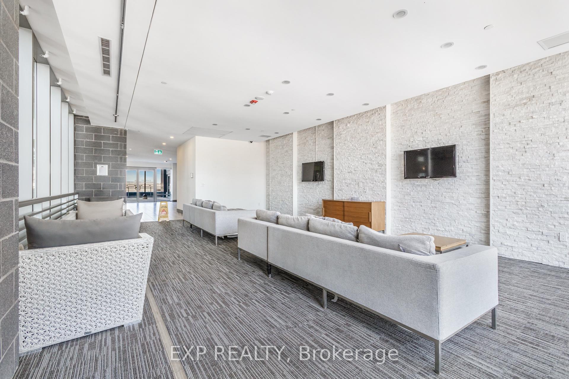 2 Bedrooms Condo at 360 Square One, Mississauga For sale