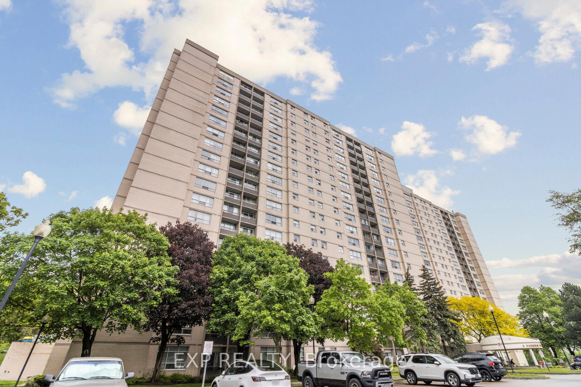 3 Bedrooms Condo at 5 Parkway Forest, Toronto For sale