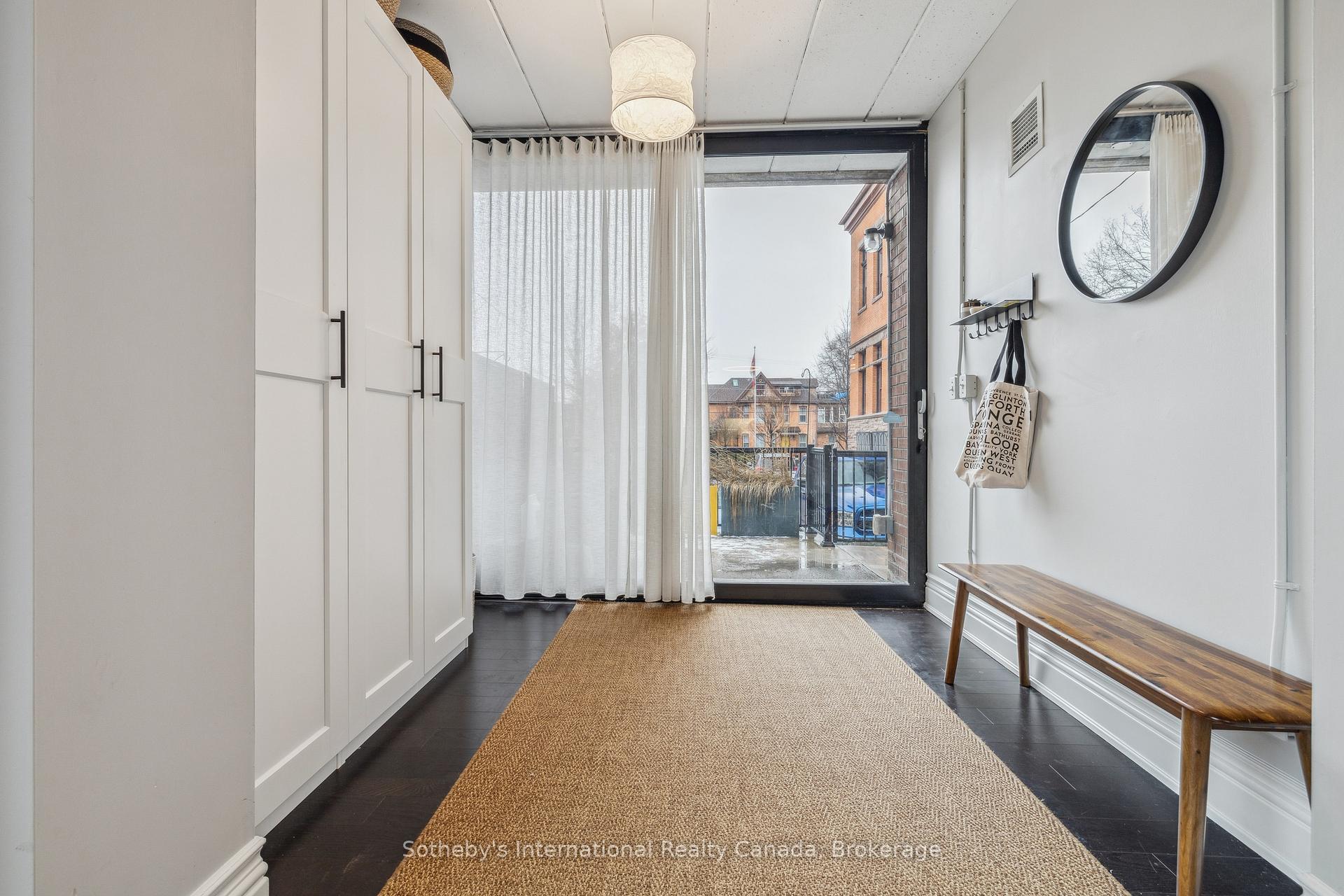 3 Bedrooms Condo at 200 Stinson, Hamilton For sale