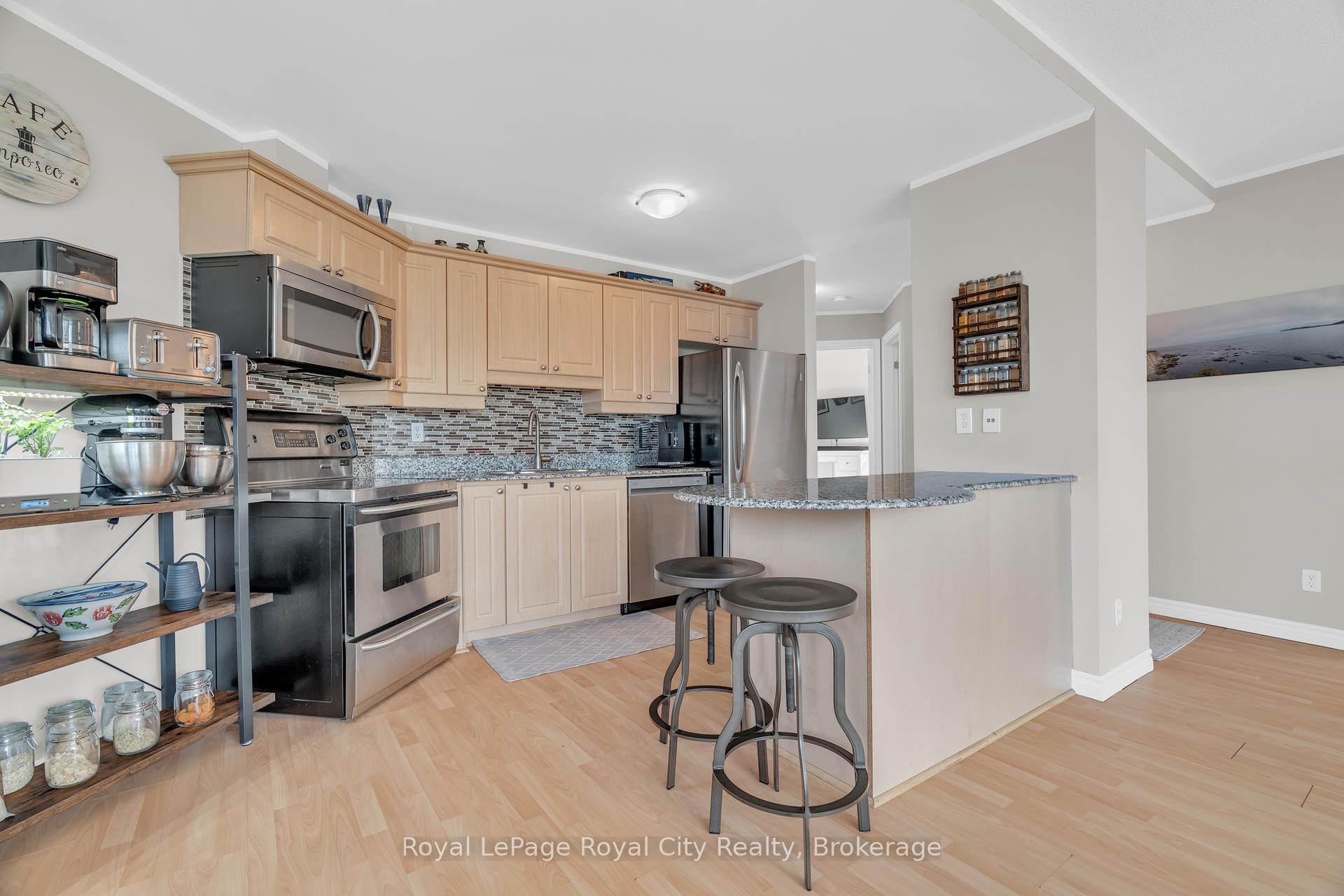 2 Bedrooms Condo at 135 James, Hamilton For sale