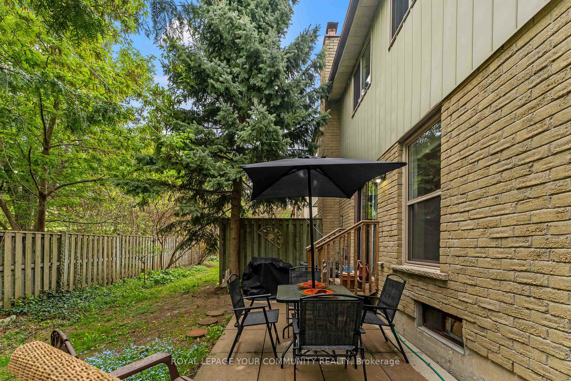 6 Bedrooms Condo at 2655 Gananoque, Mississauga For sale