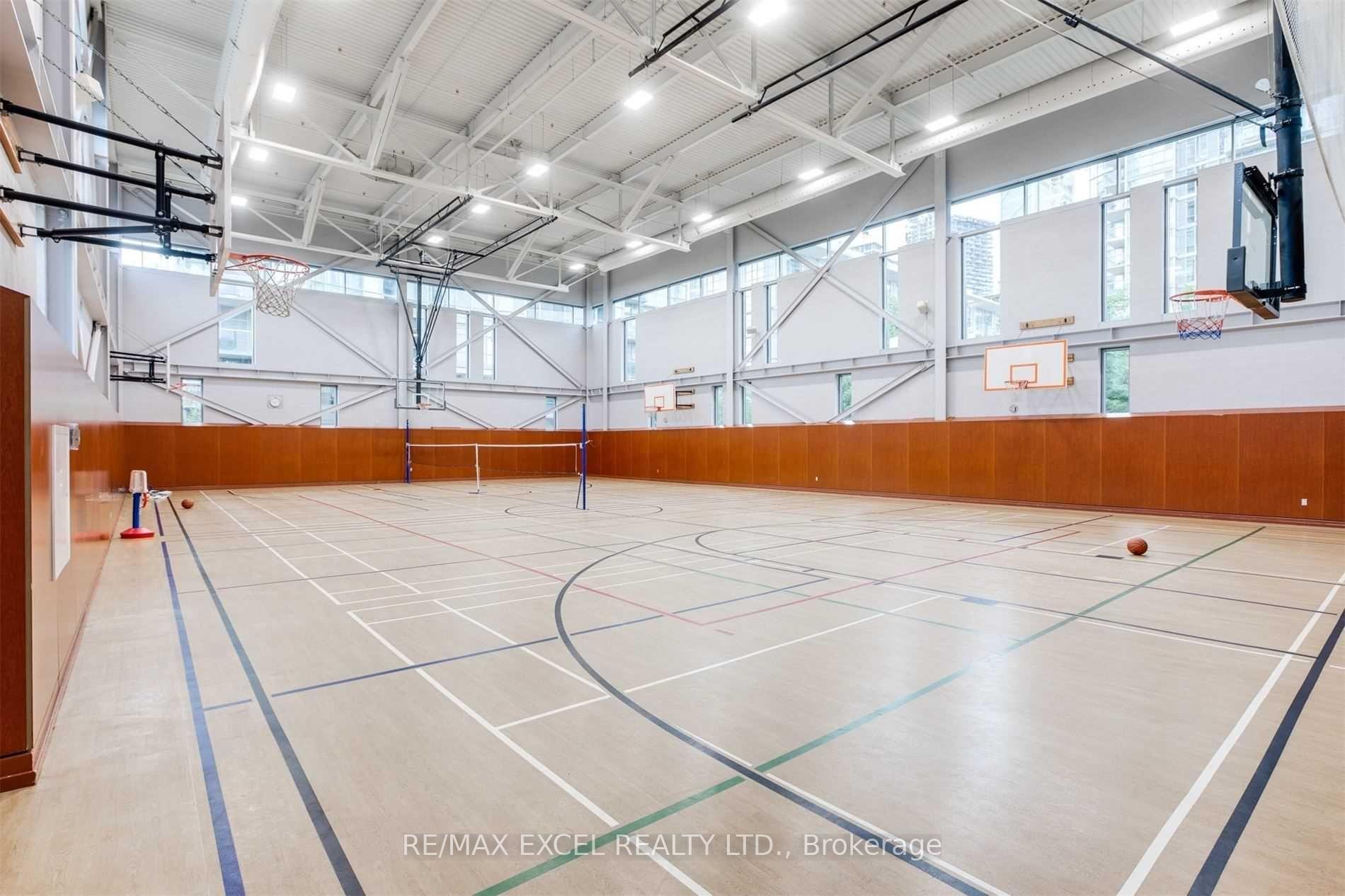 2 Bedrooms Condo at 35 Mariner, Toronto For sale