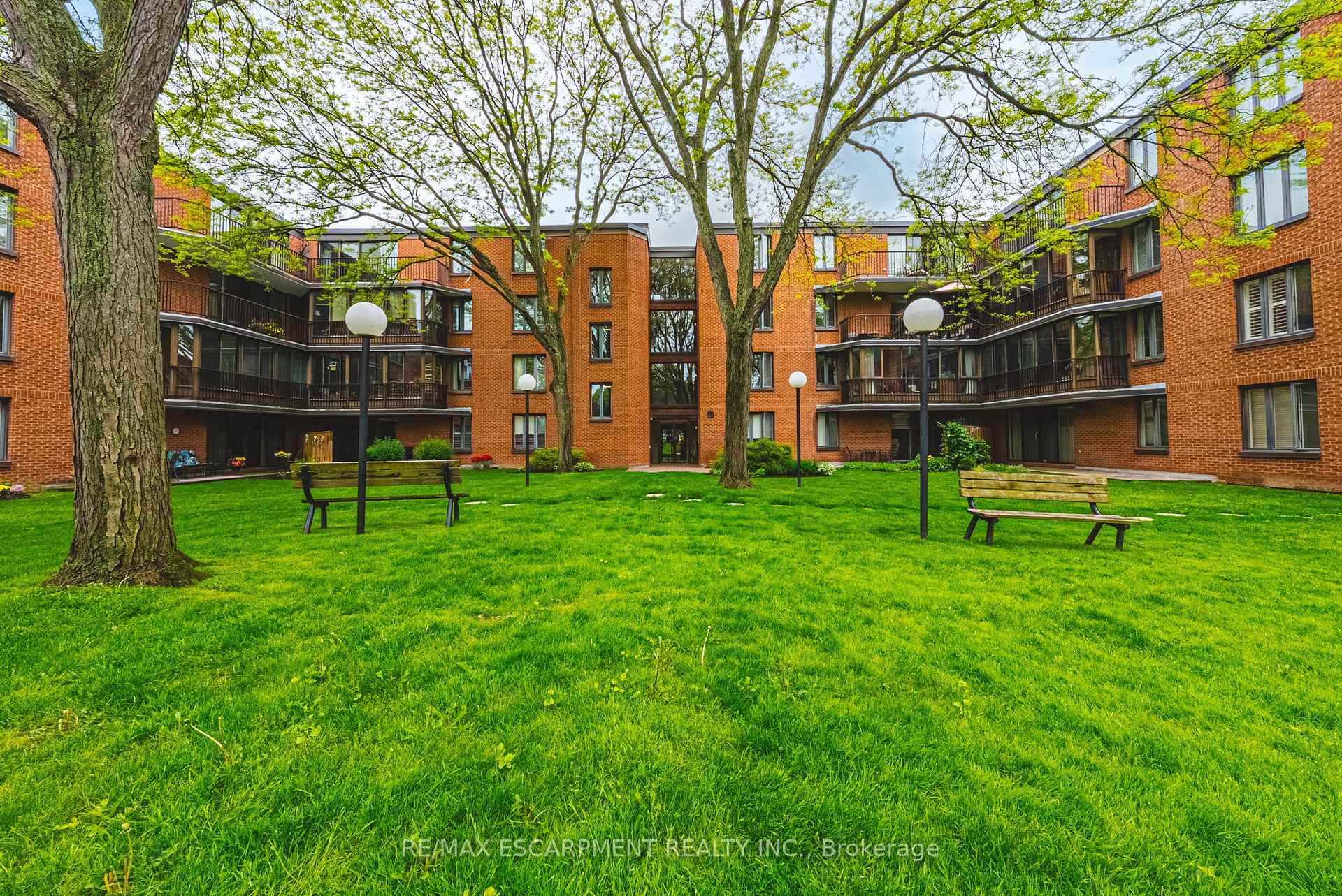 3 Bedrooms Condo at 150 WILSON, Hamilton For sale