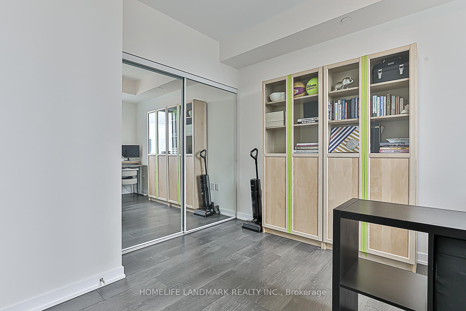 3 Bedrooms Condo at 28 Freeland, Toronto For sale