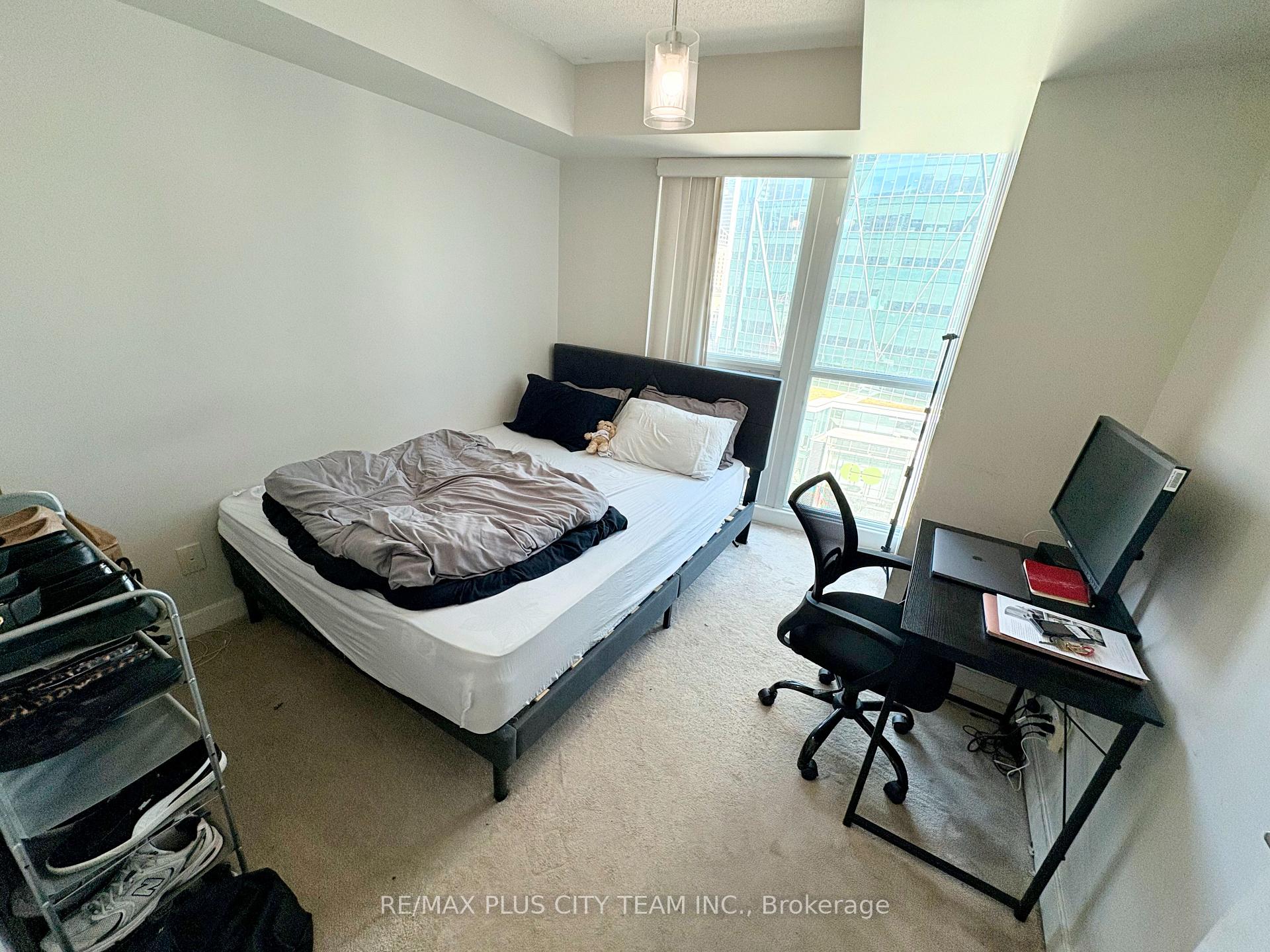 2 Bedrooms Condo at 18 Harbour,  Toronto For sale