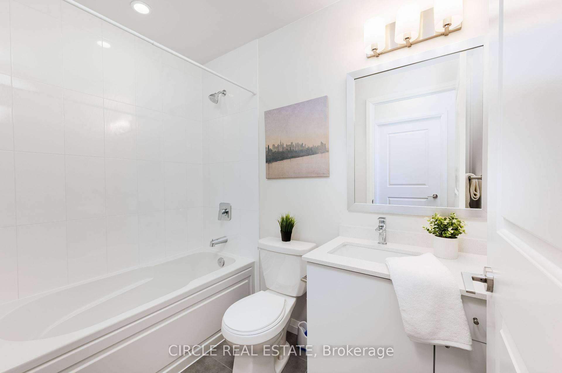 4 Bedrooms Condo at 5033 Four Springs,  Mississauga For sale