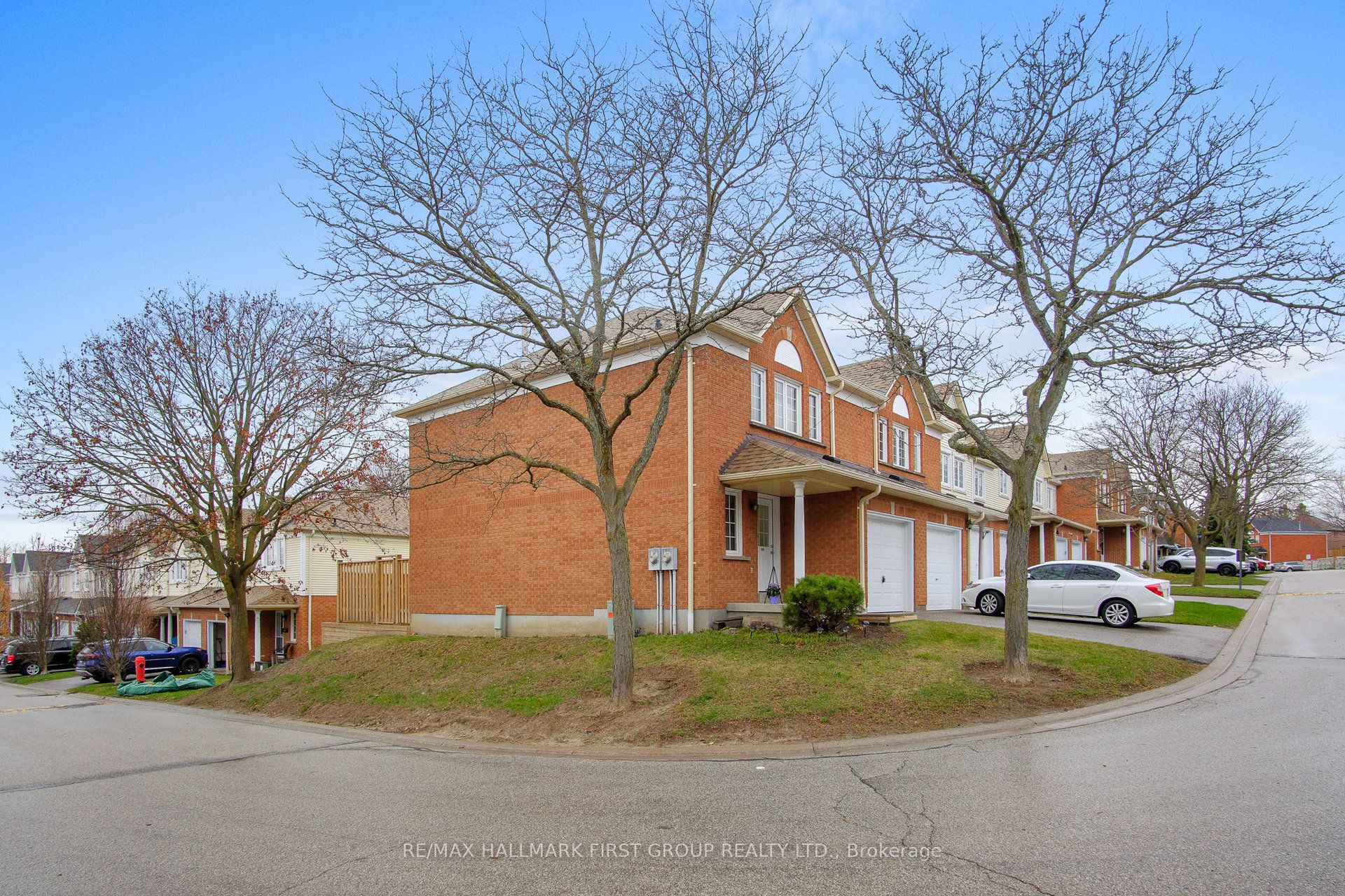 #200 - 10 Bassett Boulevard, Whitby, ON L1N 9C8