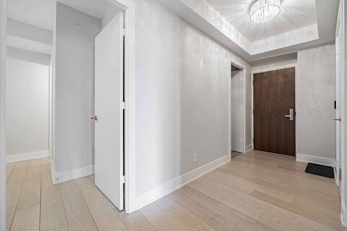 200 Bloor Street W 1001