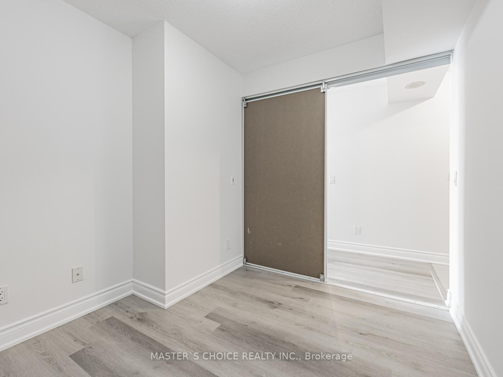 2 Bedrooms Condo at 70 Town Centre, Toronto For sale
